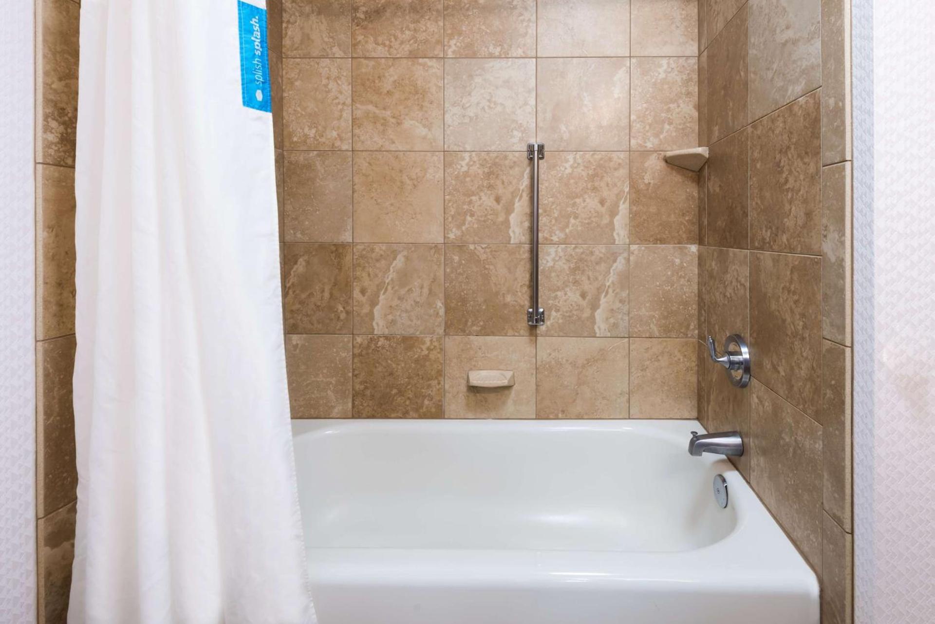 Hampton Inn & Suites Buffalo/Downtown photo 25