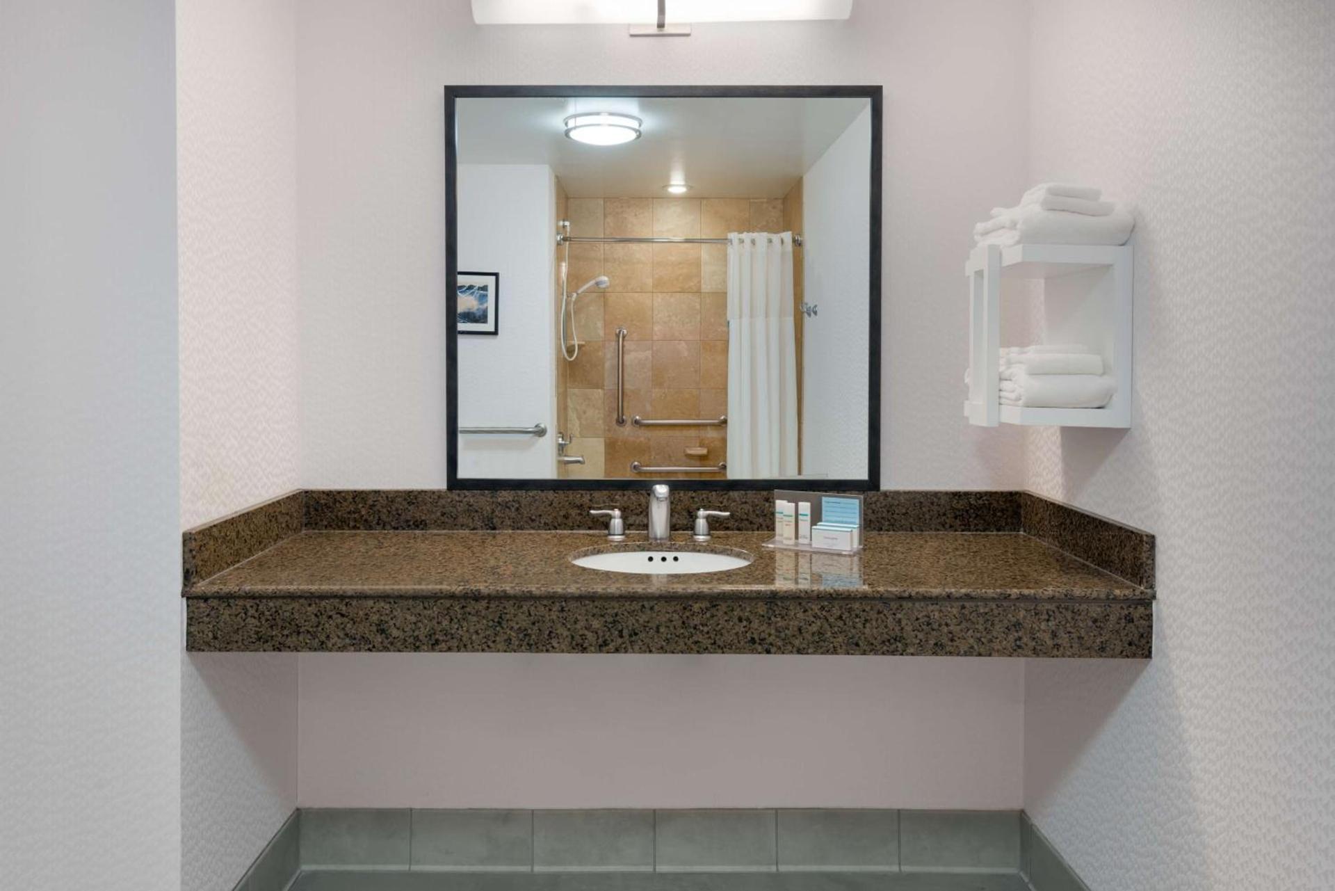 Hampton Inn & Suites Buffalo/Downtown photo 33