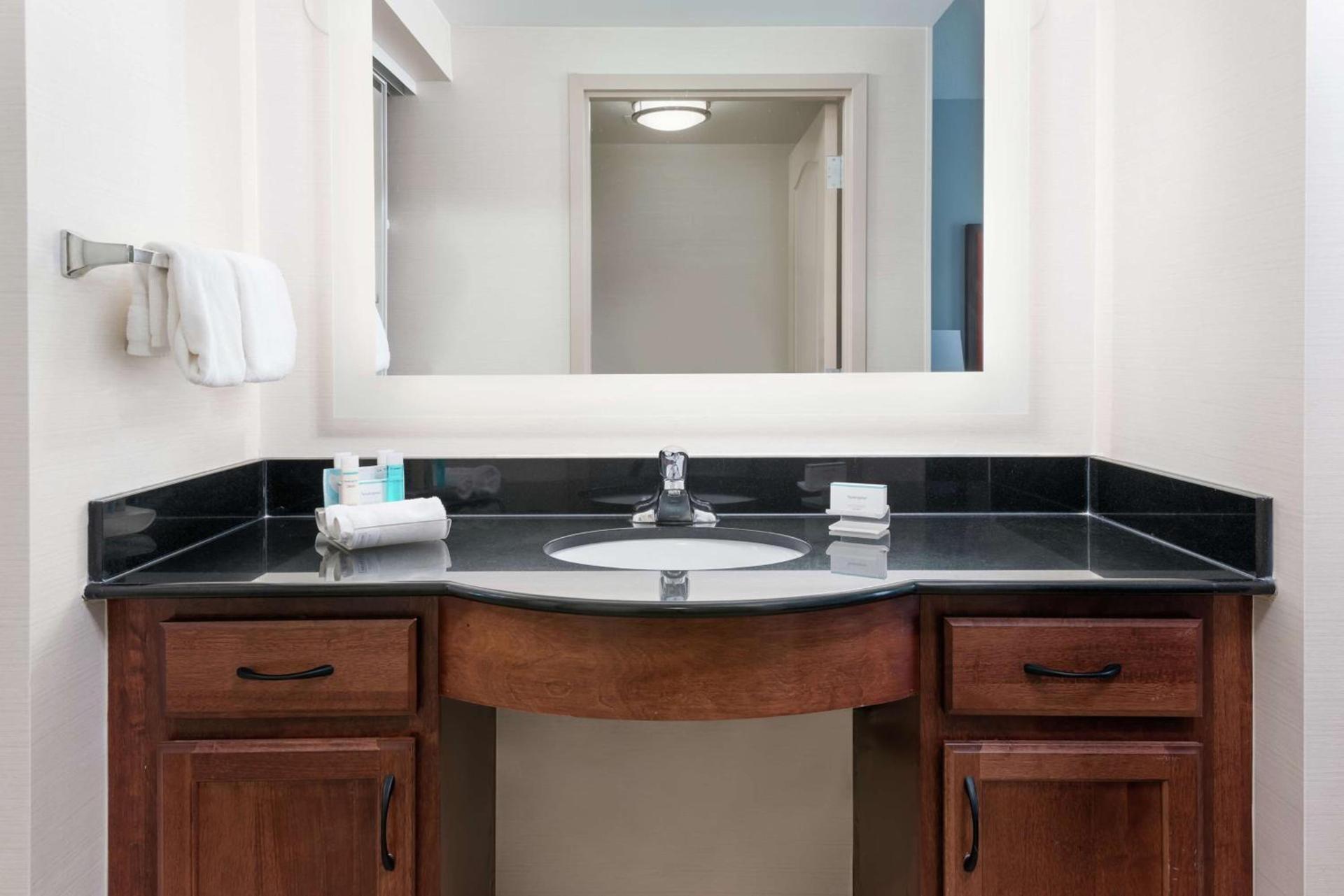 Homewood Suites by Hilton Cleveland-Beachwood photo 28