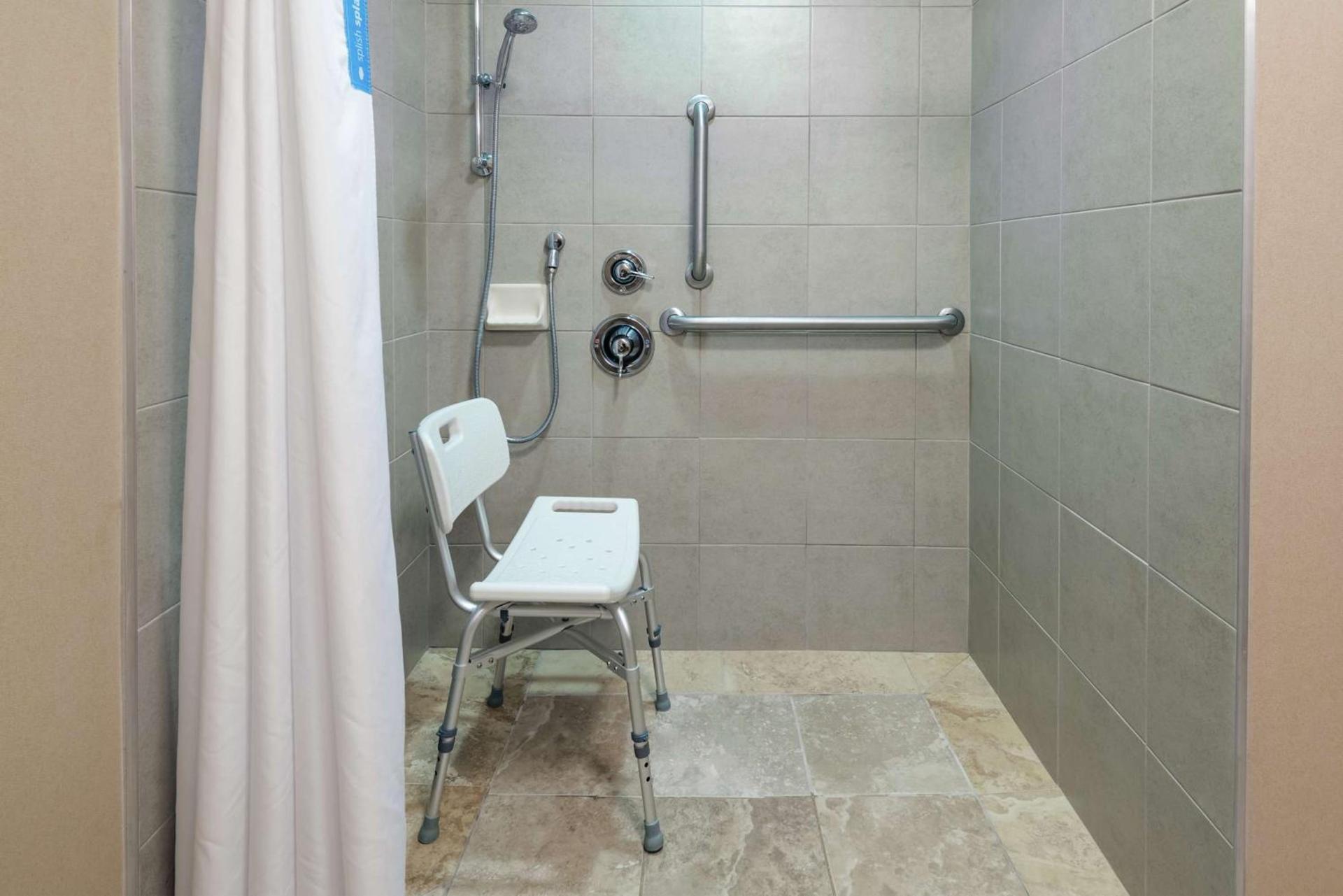 Hampton Inn Springfield South Enfield photo 17