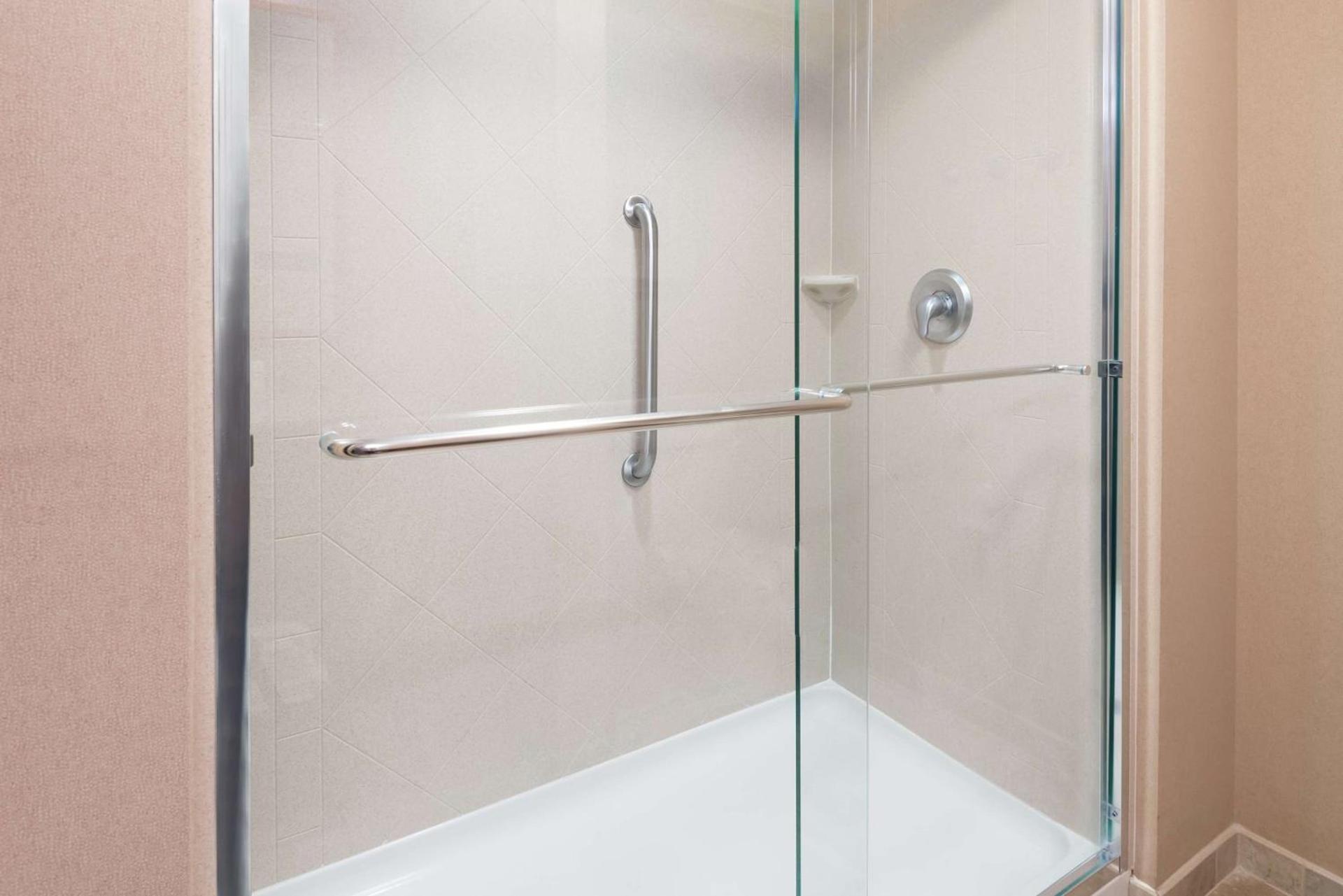 Hampton Inn Springfield South Enfield photo 16