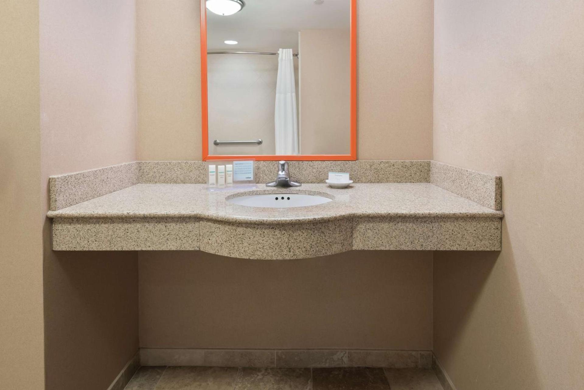 Hampton Inn Springfield South Enfield photo 35