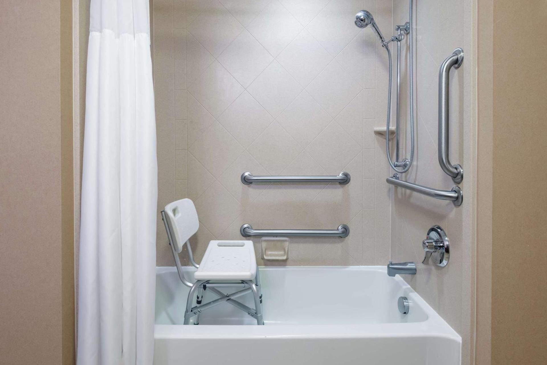 Hampton Inn Springfield South Enfield photo 36