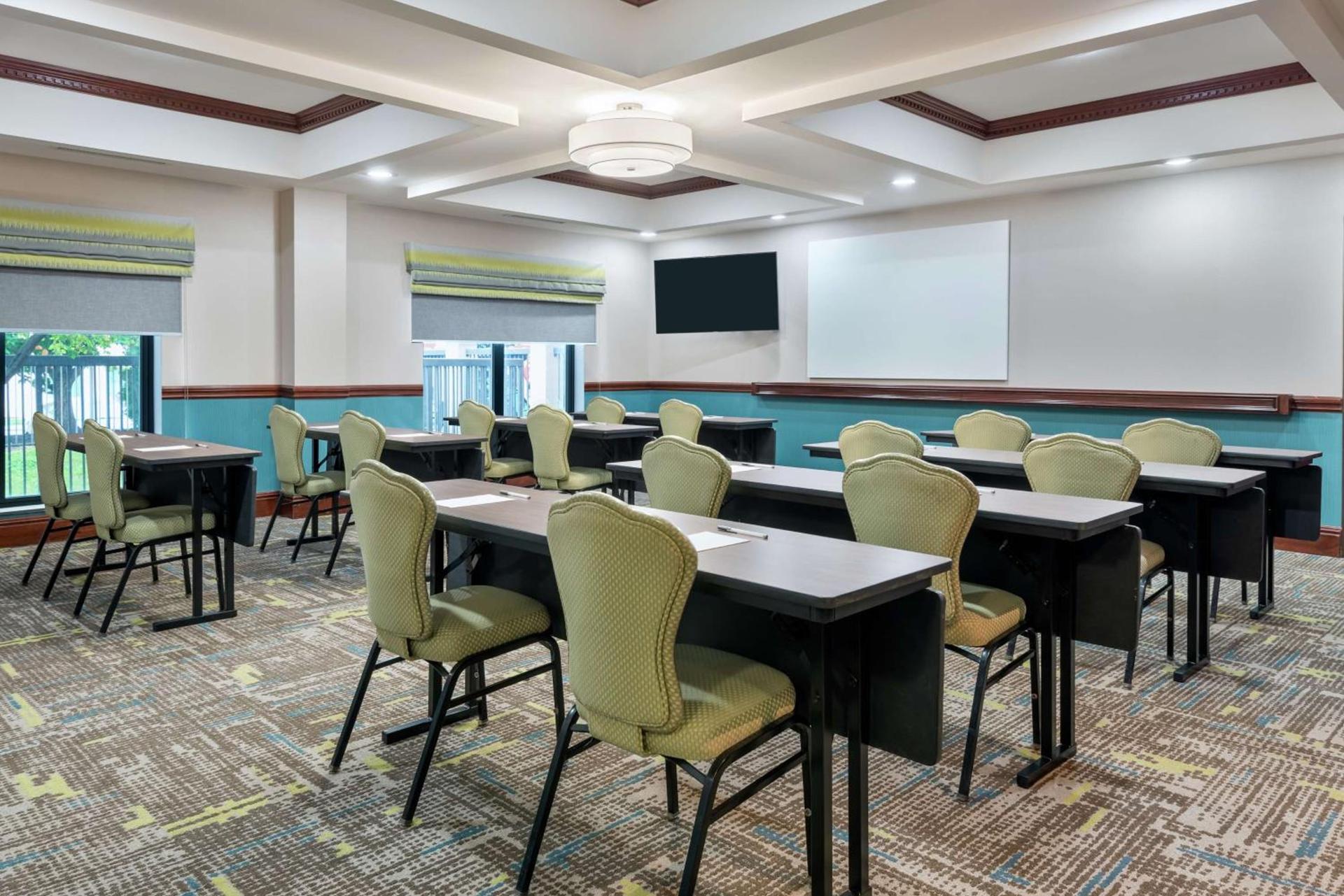 Hampton Inn South Plainfield-Piscataway photo 23