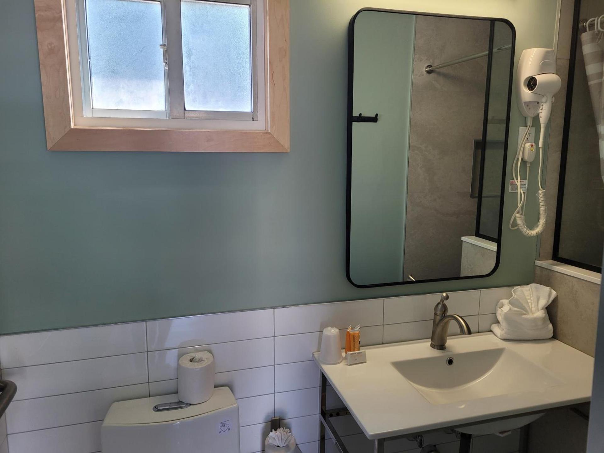Greenview Inn Riverhead photo 42