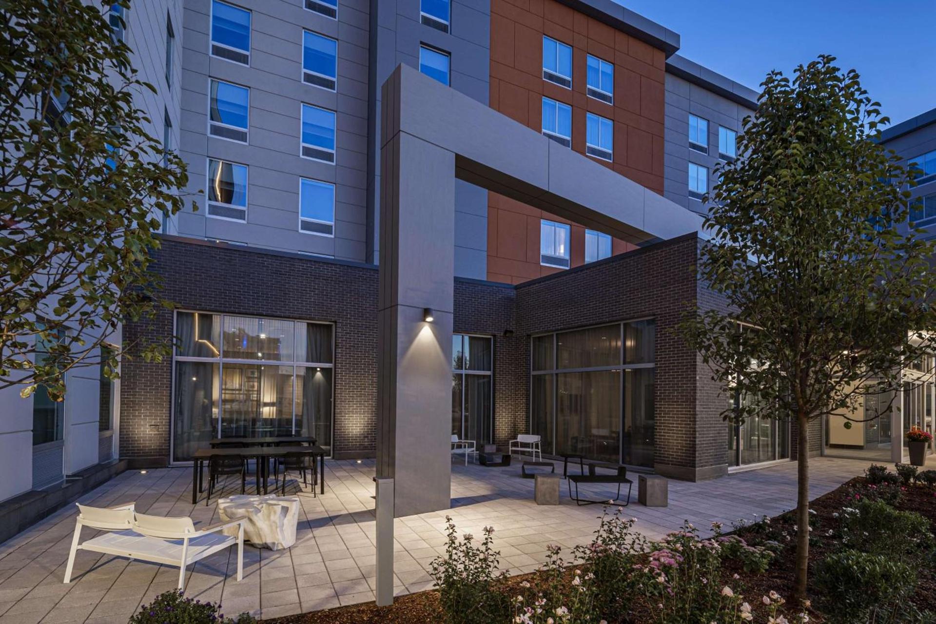 Hampton Inn Boston Woburn photo 21