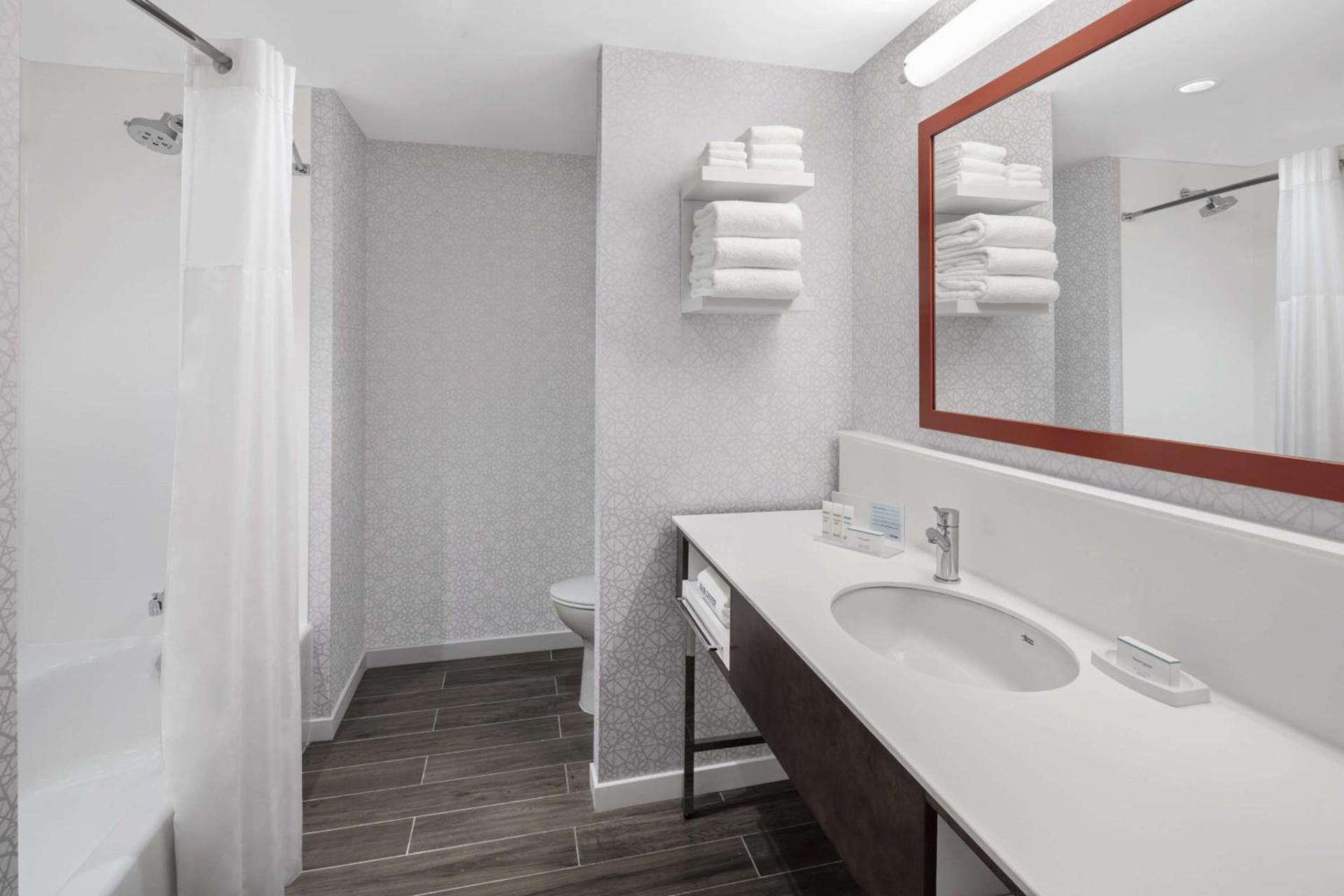 Hampton Inn Boston Woburn photo 15