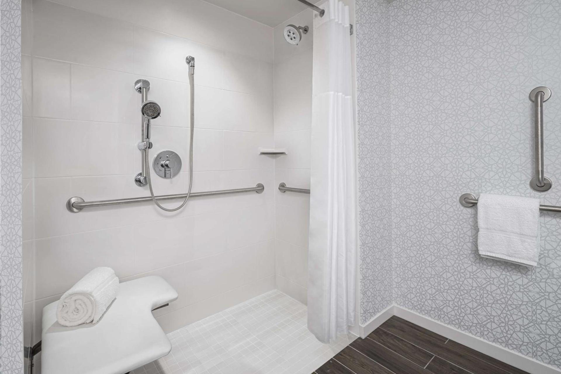 Hampton Inn Boston Woburn photo 22