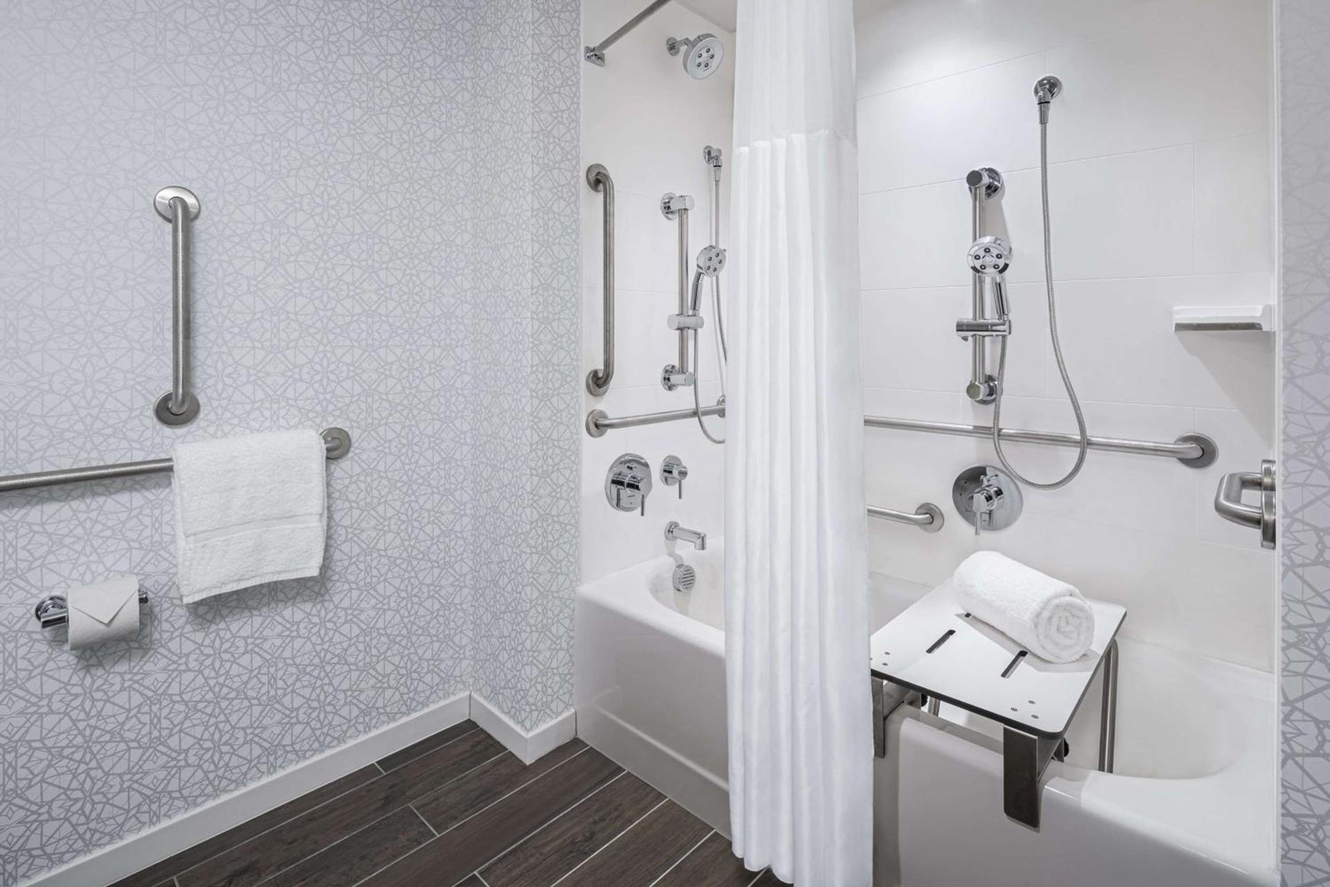 Hampton Inn Boston Woburn photo 24