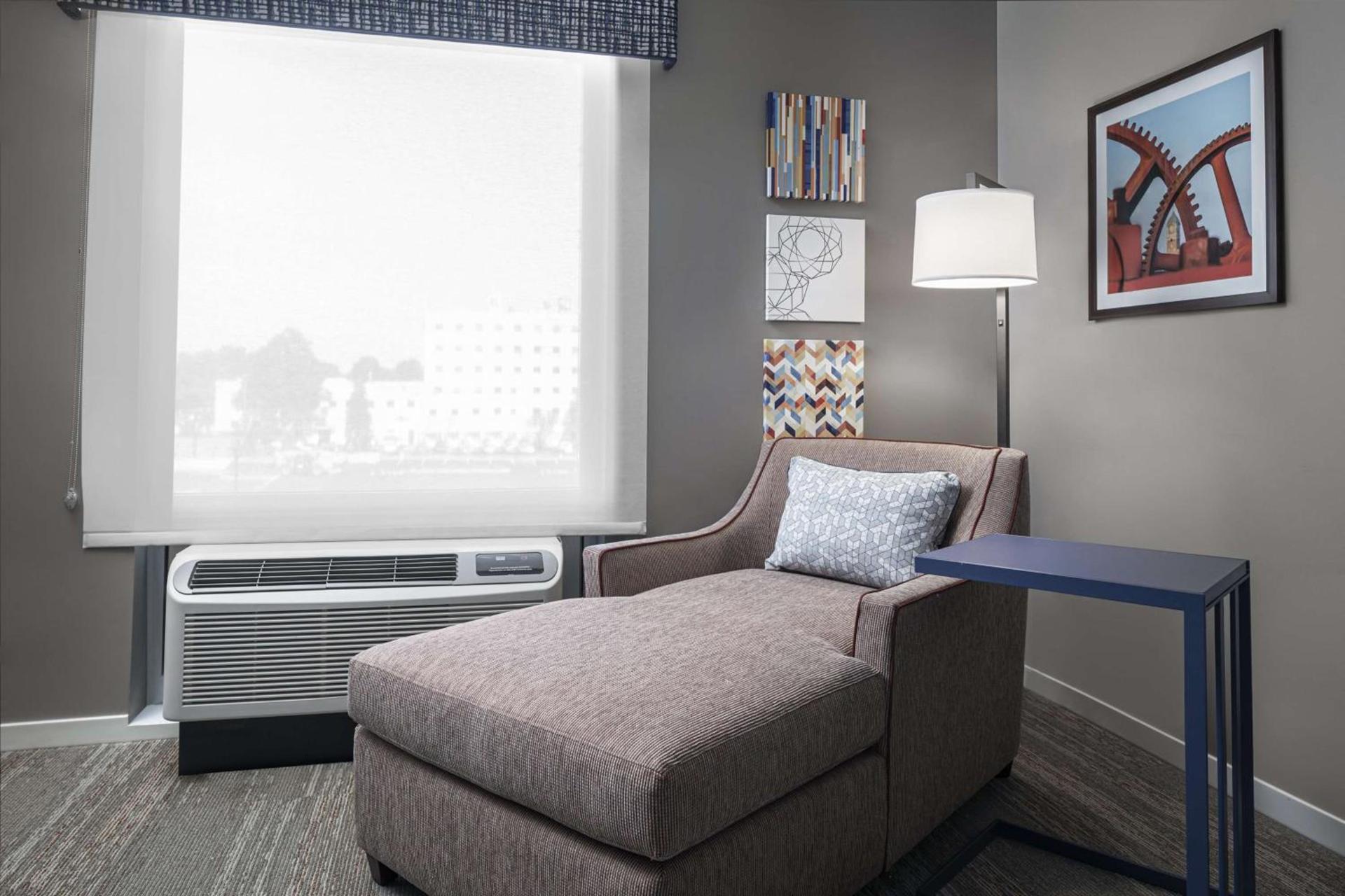 Hampton Inn Boston Woburn photo 12