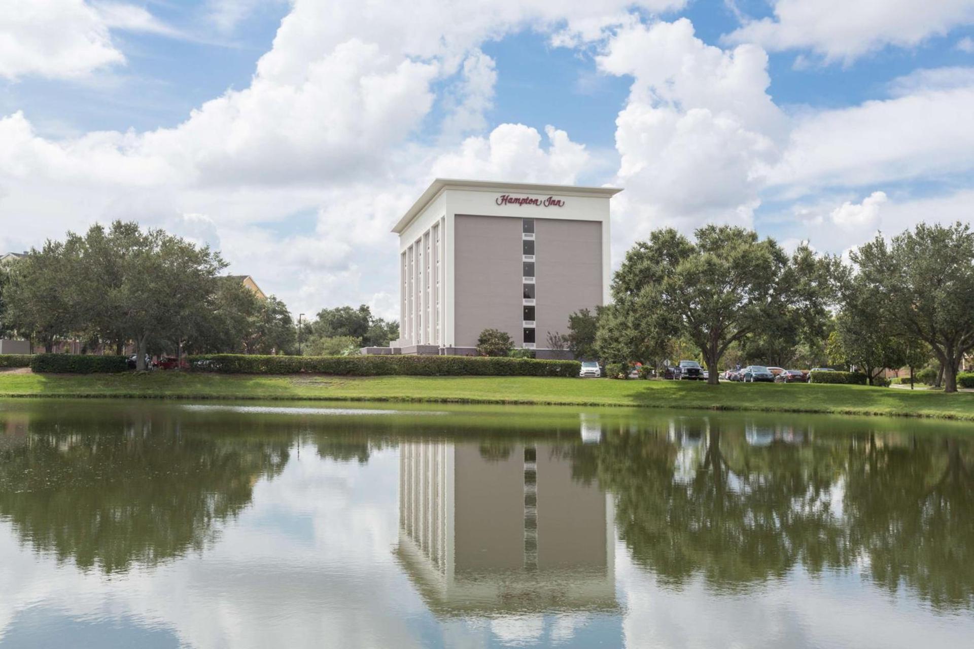 Hampton Inn Orlando-International Airport photo 3