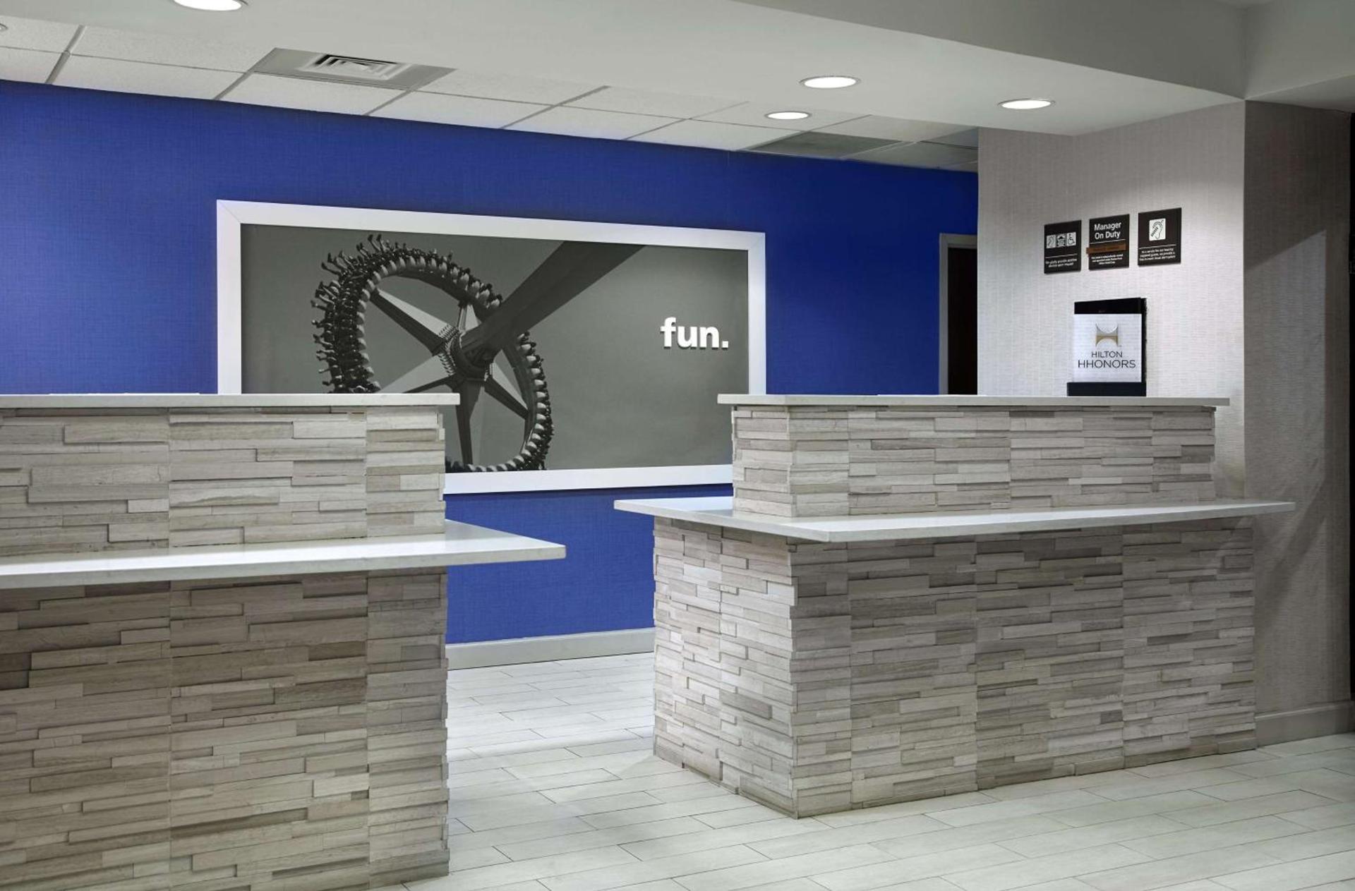 Hampton Inn Orlando-International Airport photo 6