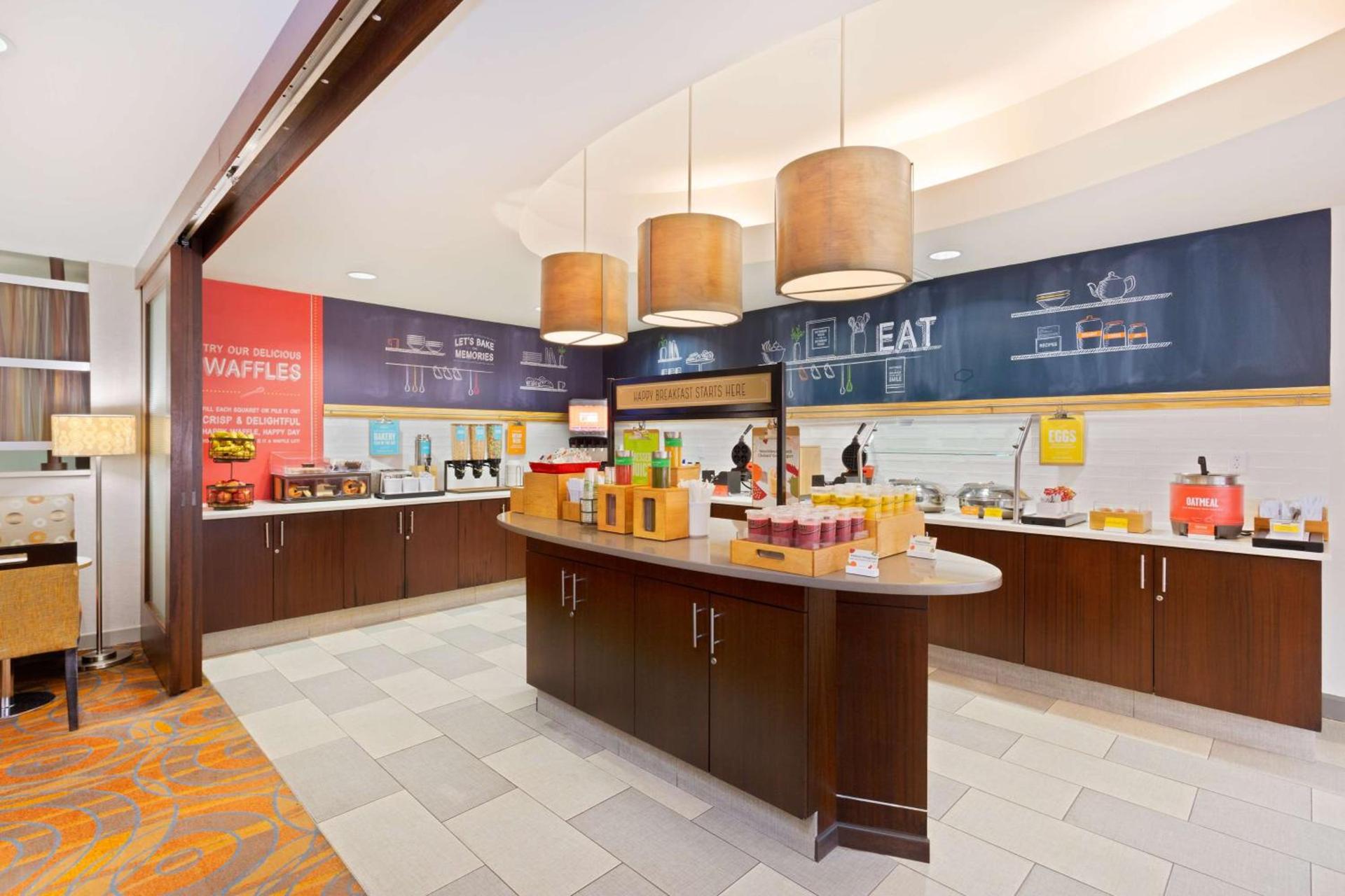 Hampton Inn Orlando-International Airport photo 11