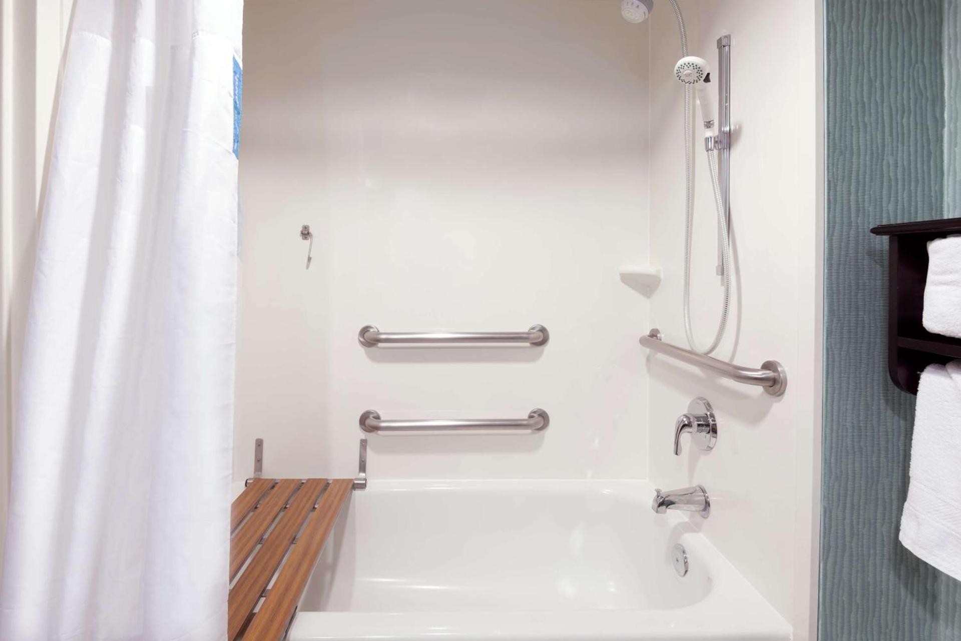 Hampton Inn Orlando-International Airport photo 17
