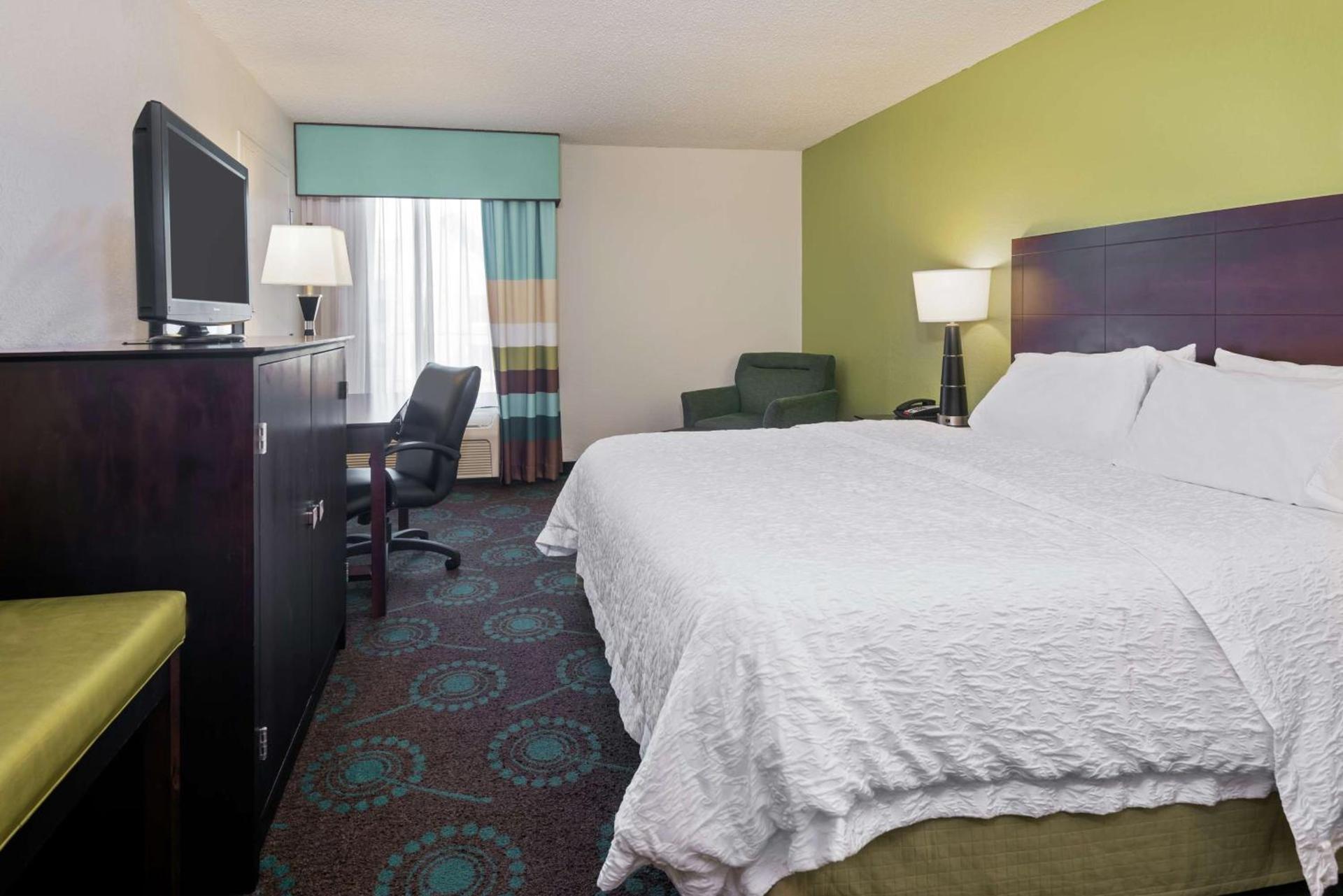Hampton Inn Orlando-International Airport photo 26