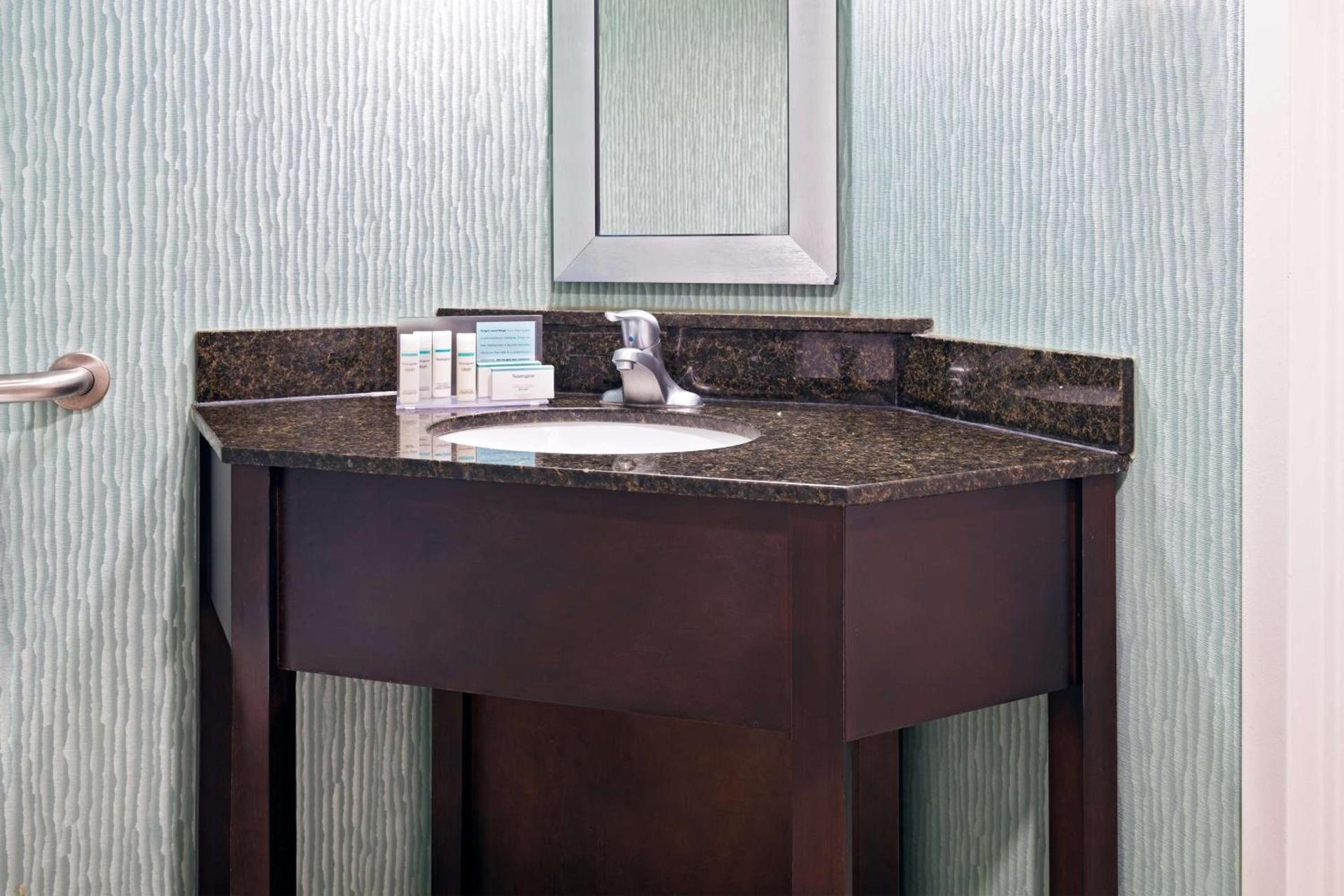 Hampton Inn Orlando-International Airport photo 27