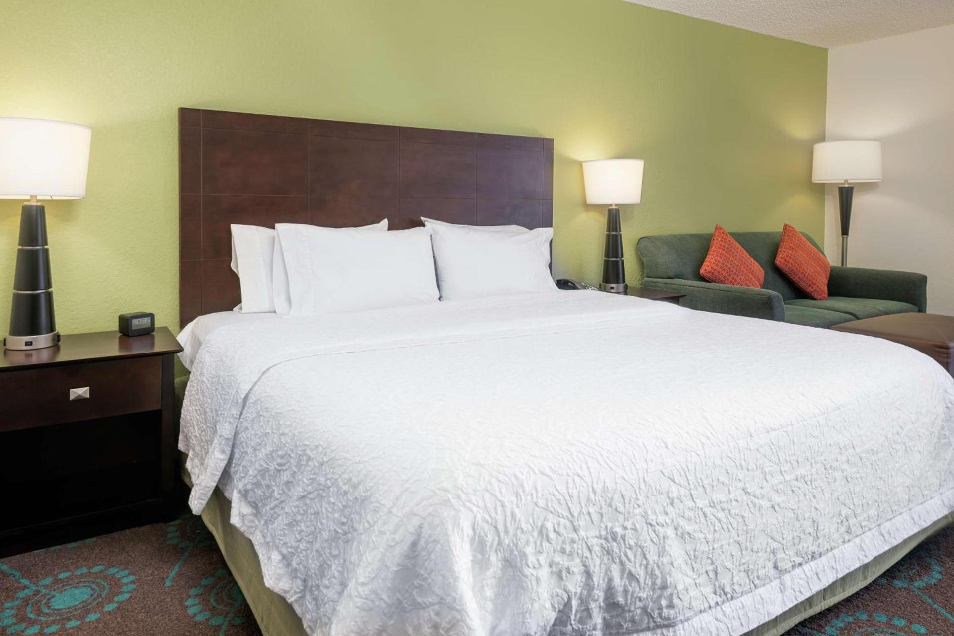 Hampton Inn Orlando-International Airport photo 29