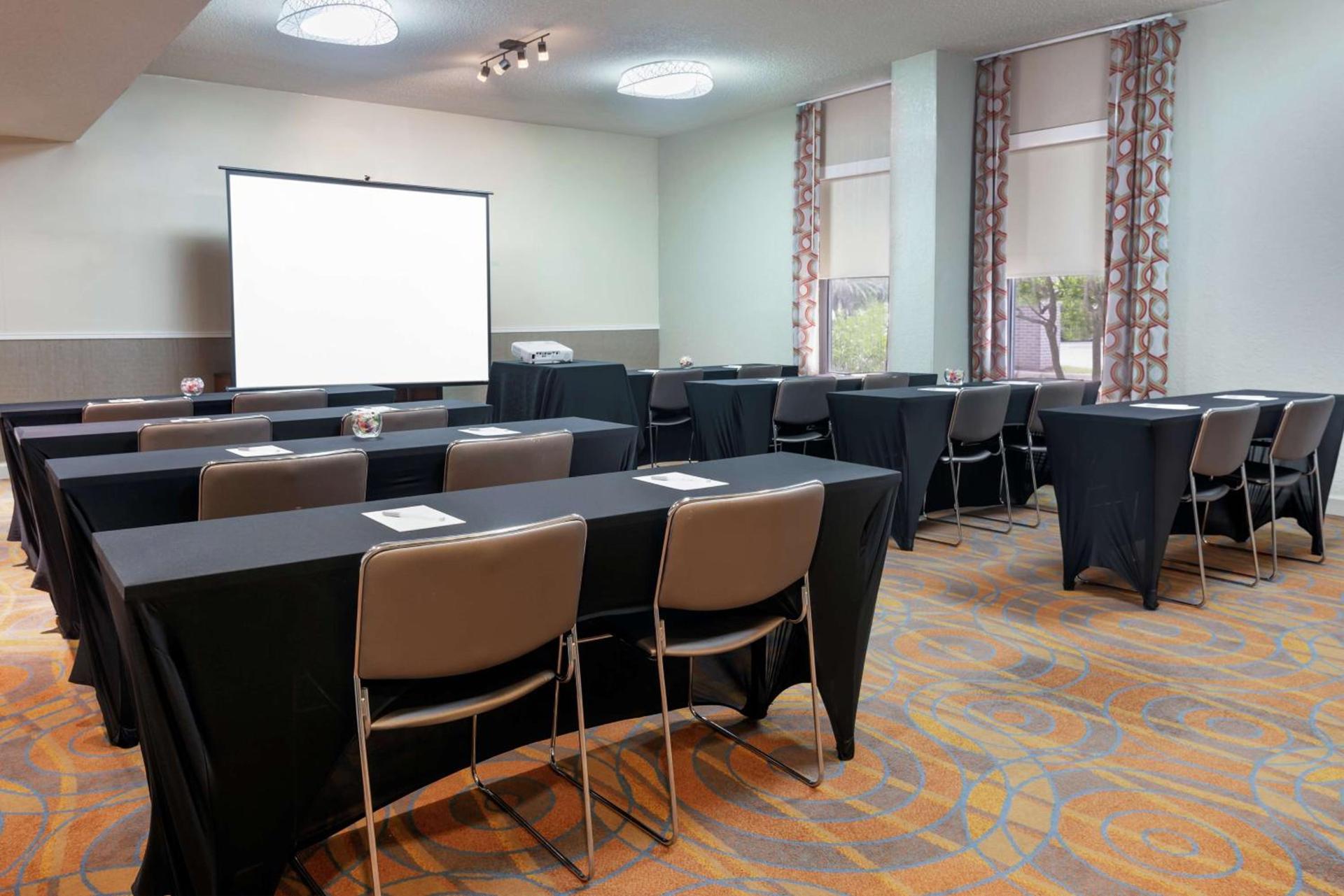 Hampton Inn Orlando-International Airport photo 30