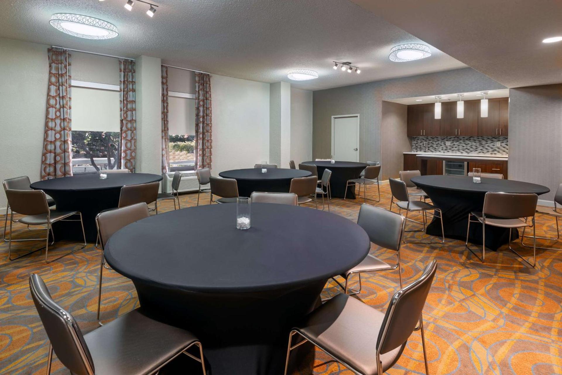 Hampton Inn Orlando-International Airport photo 31