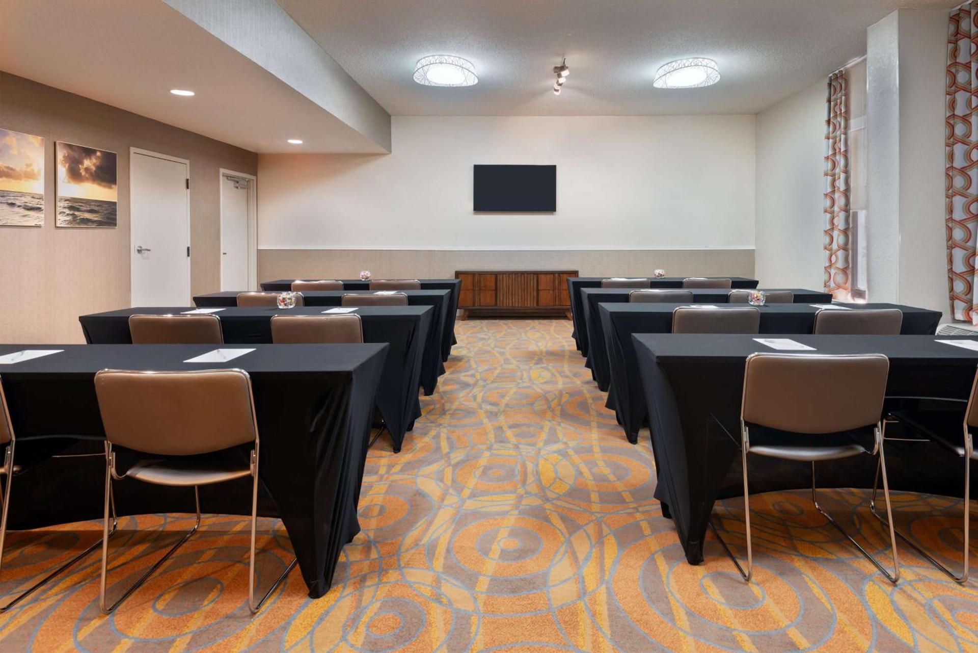 Hampton Inn Orlando-International Airport photo 32