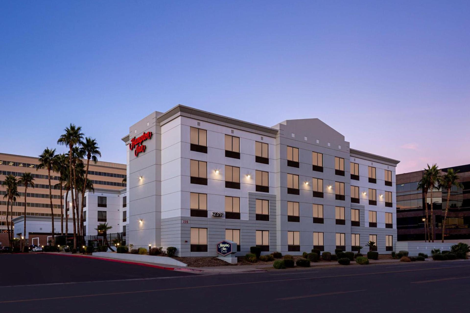 Hampton Inn Phoenix - Biltmore photo 1
