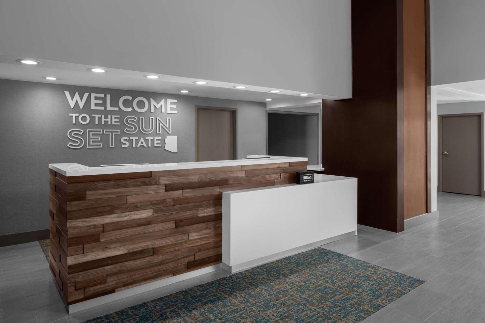 Hampton Inn Phoenix - Biltmore photo 3