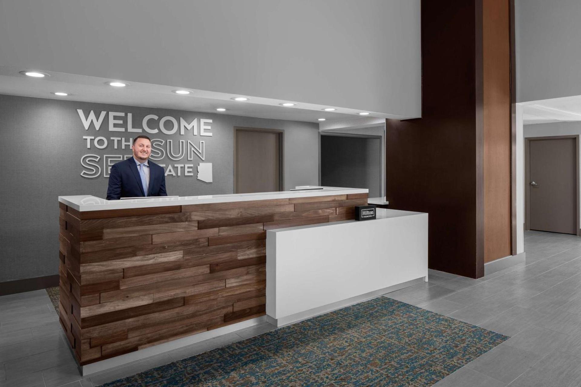 Hampton Inn Phoenix - Biltmore photo 4
