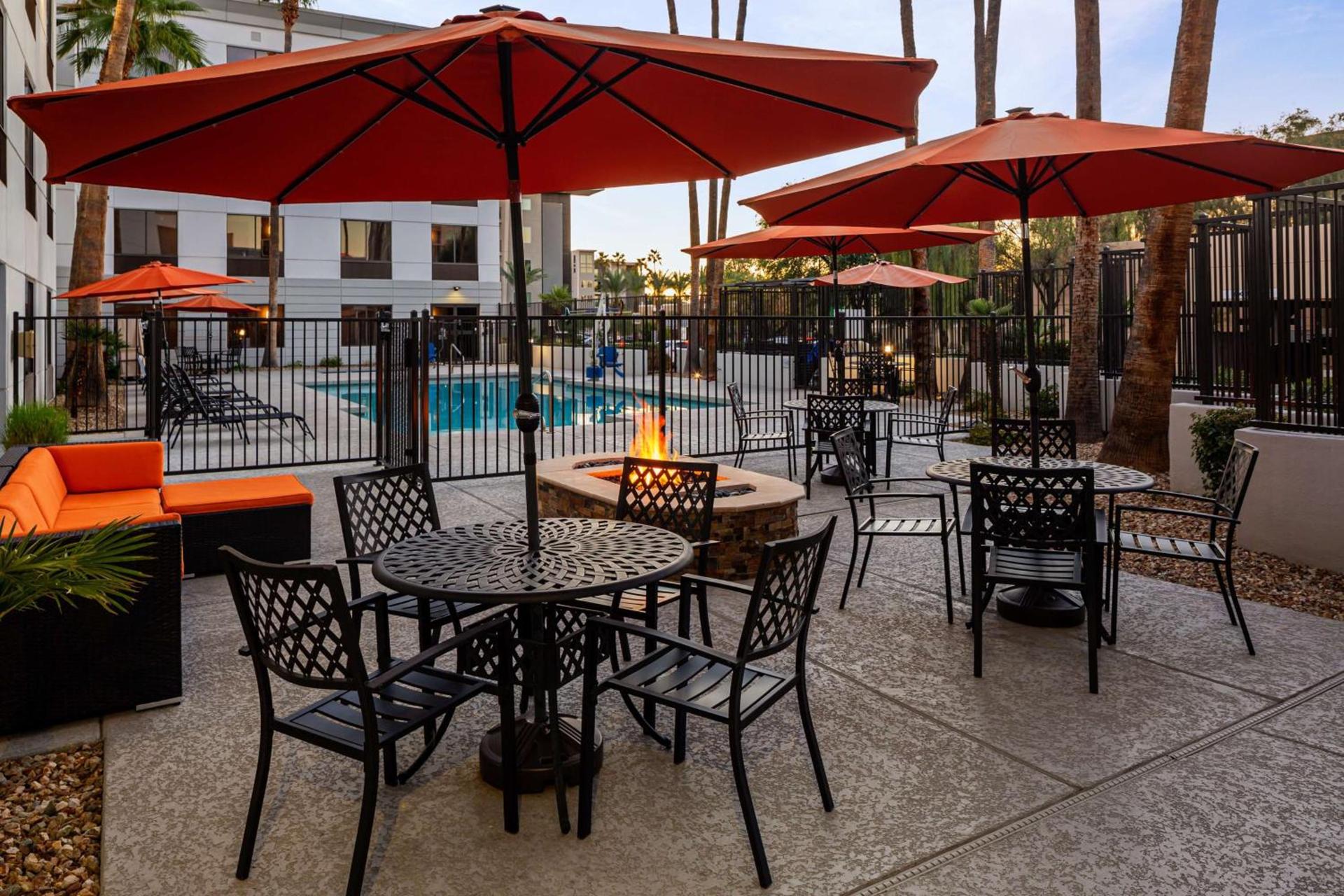 Hampton Inn Phoenix - Biltmore photo 7
