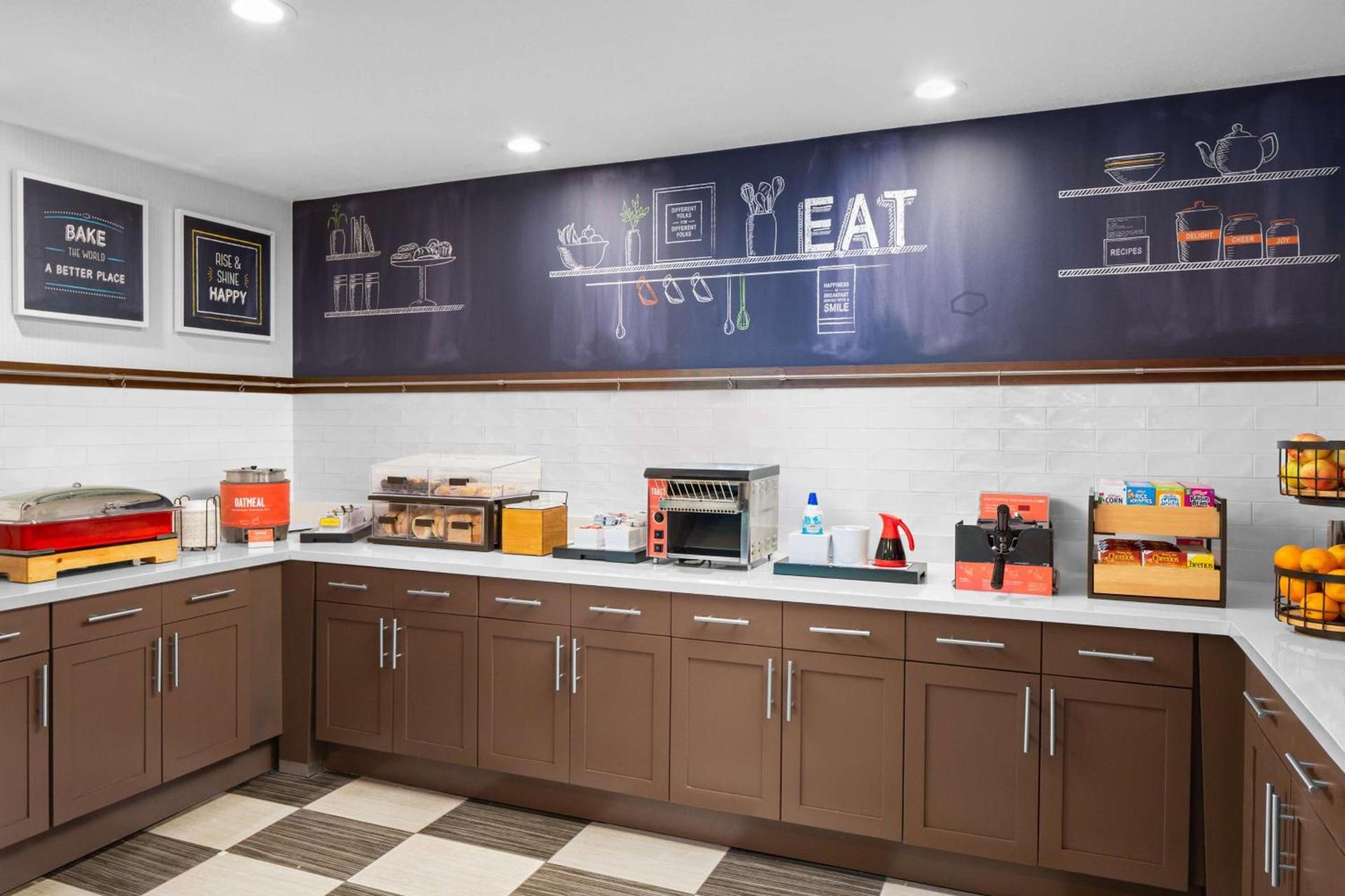 Hampton Inn Phoenix - Biltmore photo 8