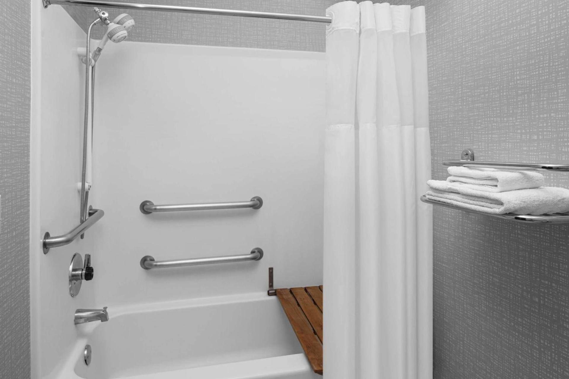 Hampton Inn Phoenix - Biltmore photo 12