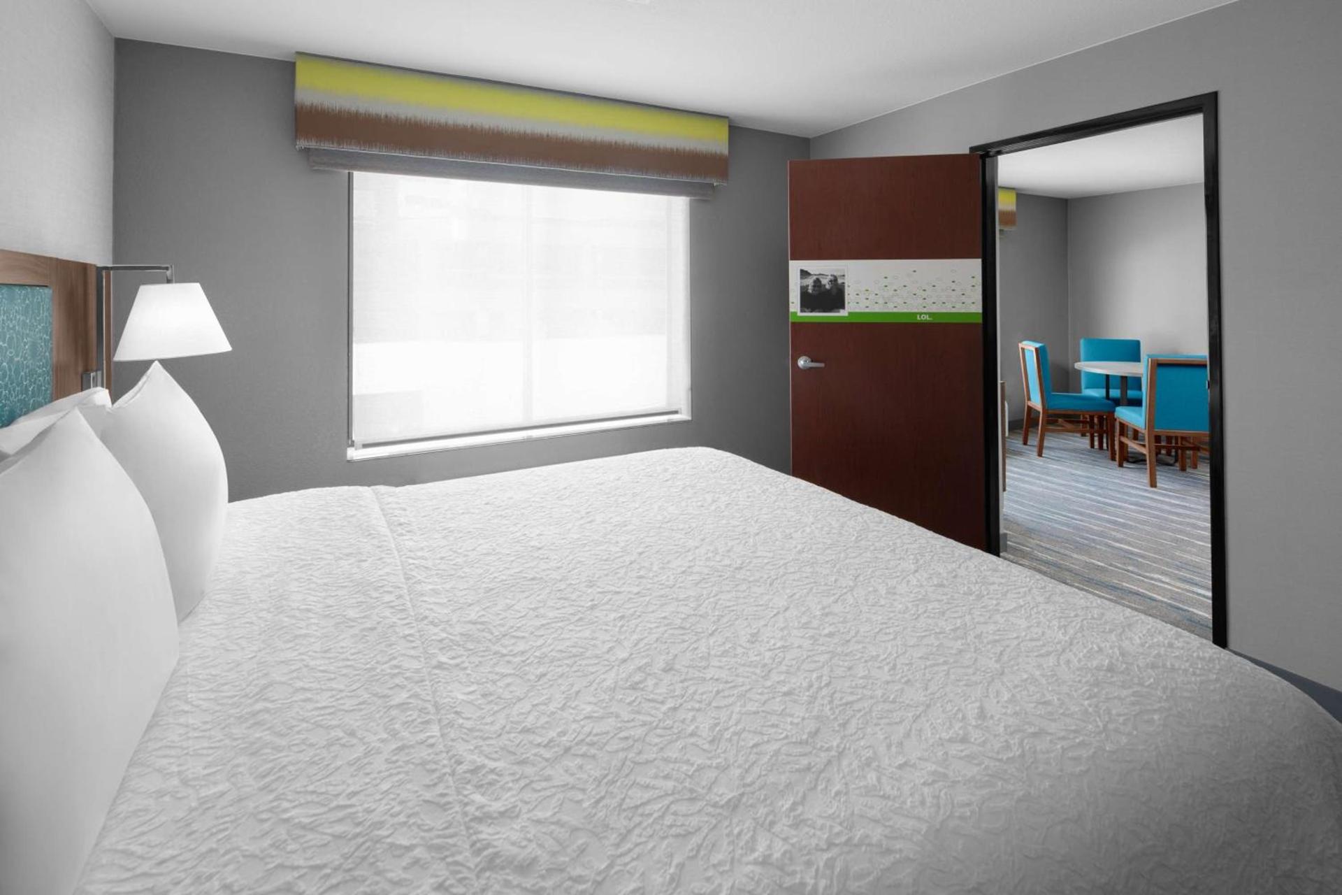 Hampton Inn Phoenix - Biltmore photo 20