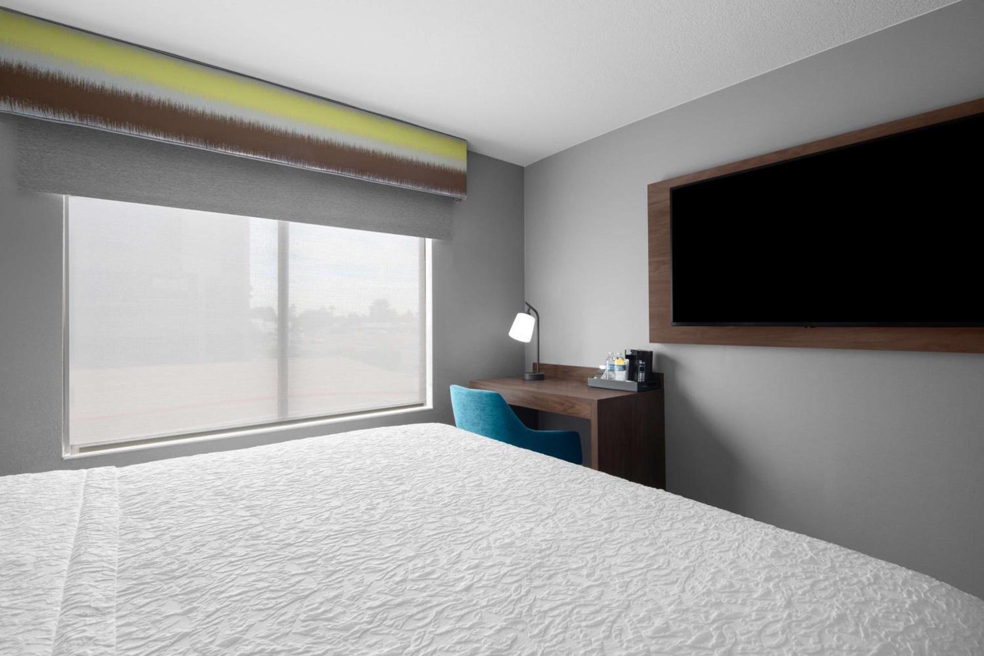 Hampton Inn Phoenix - Biltmore photo 24