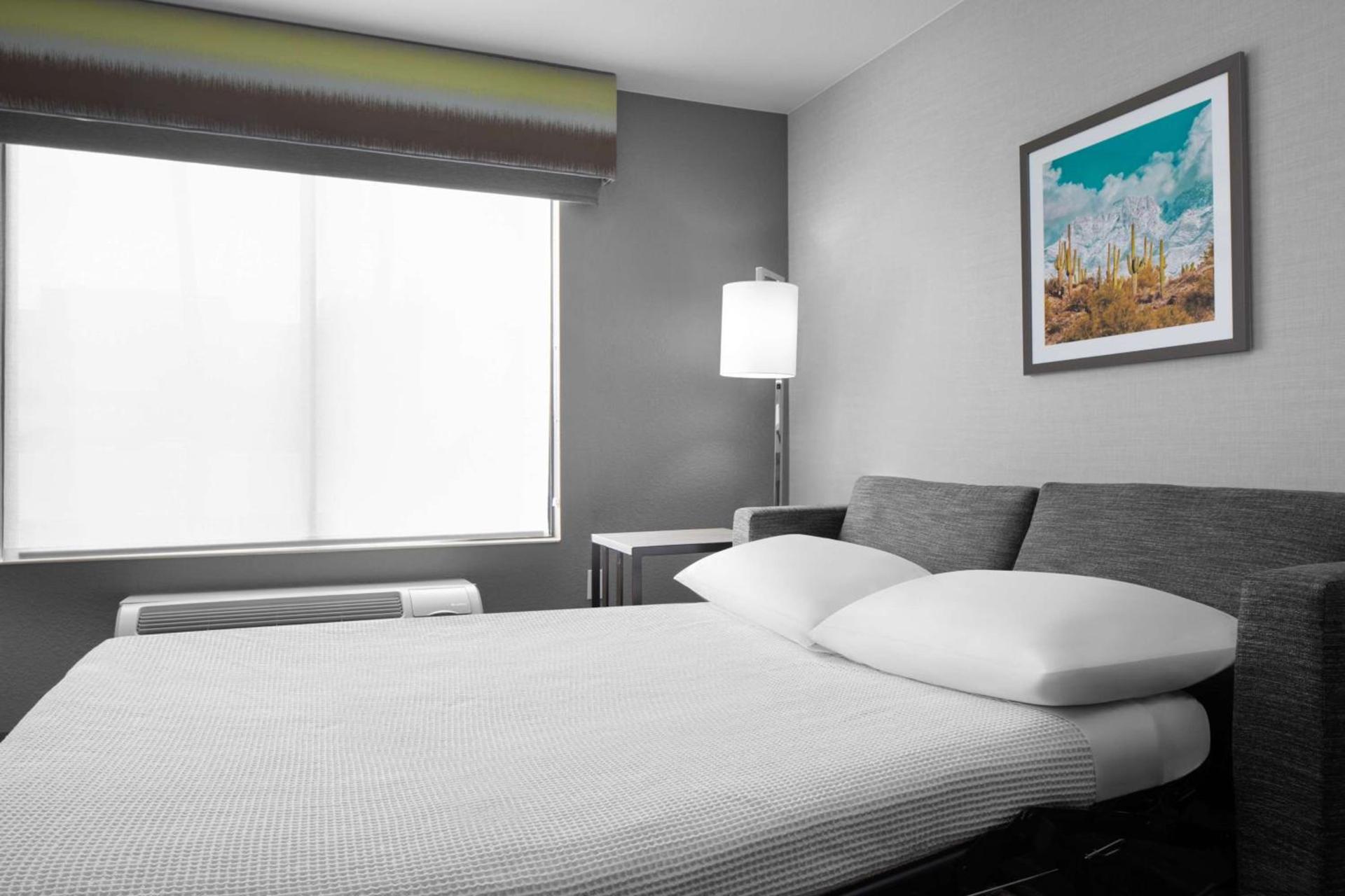 Hampton Inn Phoenix - Biltmore photo 26