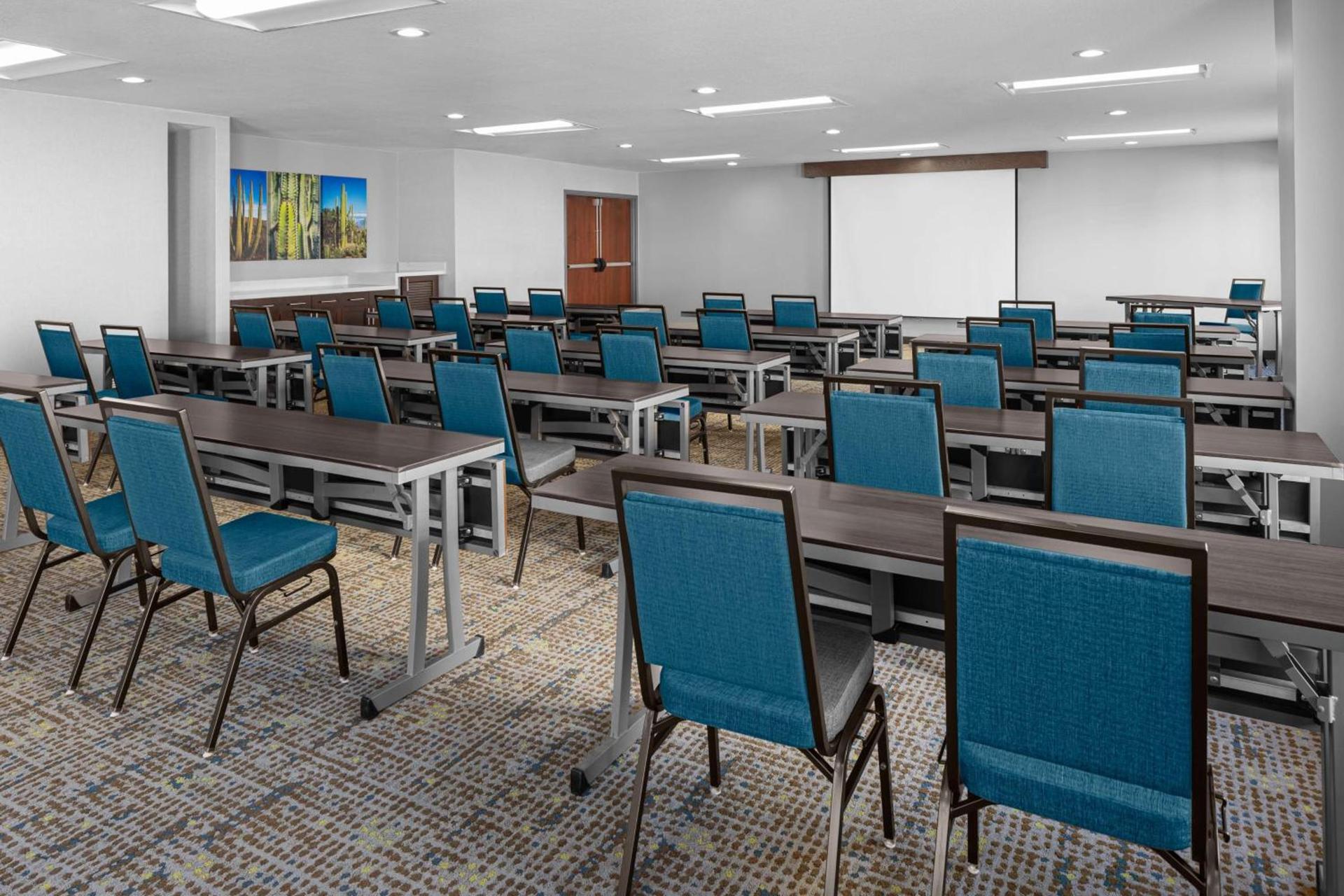 Hampton Inn Phoenix - Biltmore photo 32