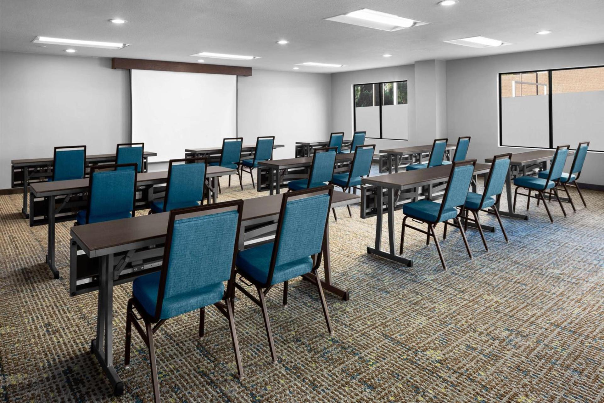 Hampton Inn Phoenix - Biltmore photo 31