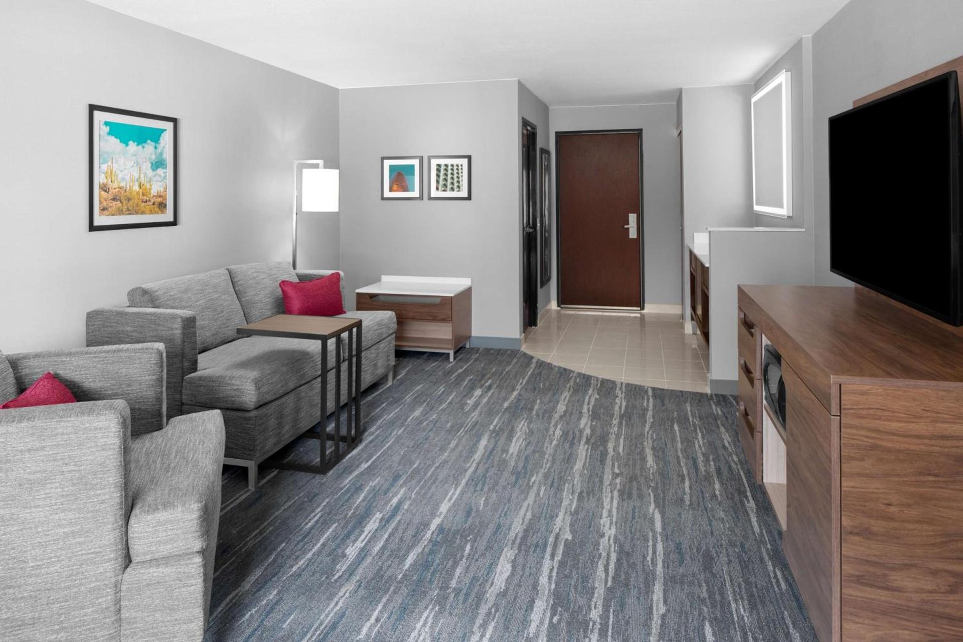Hampton Inn Phoenix - Biltmore photo 33