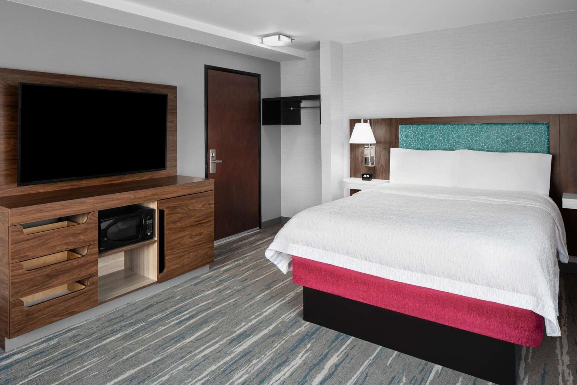 Hampton Inn Phoenix - Biltmore photo 35