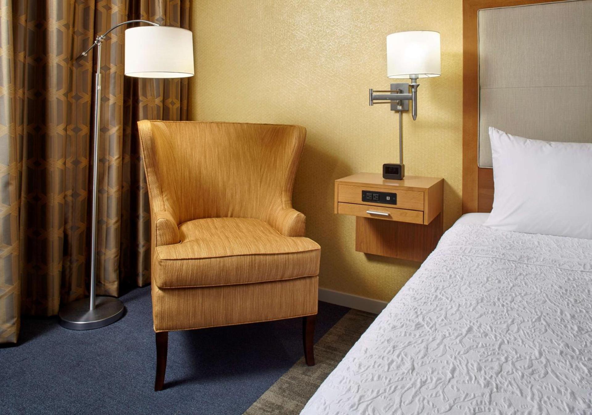 Hampton Inn & Suites Pittsburgh Airport South/Settlers Ridge photo 17