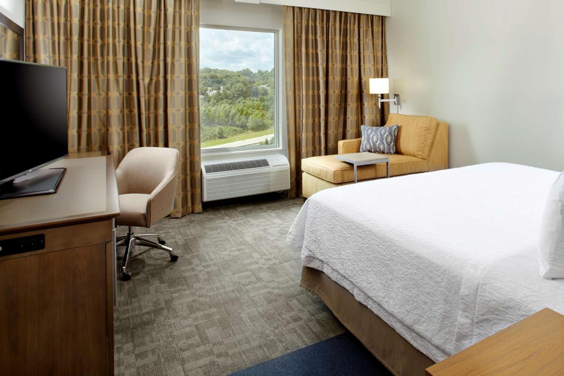 Hampton Inn & Suites Pittsburgh Airport South/Settlers Ridge photo 29