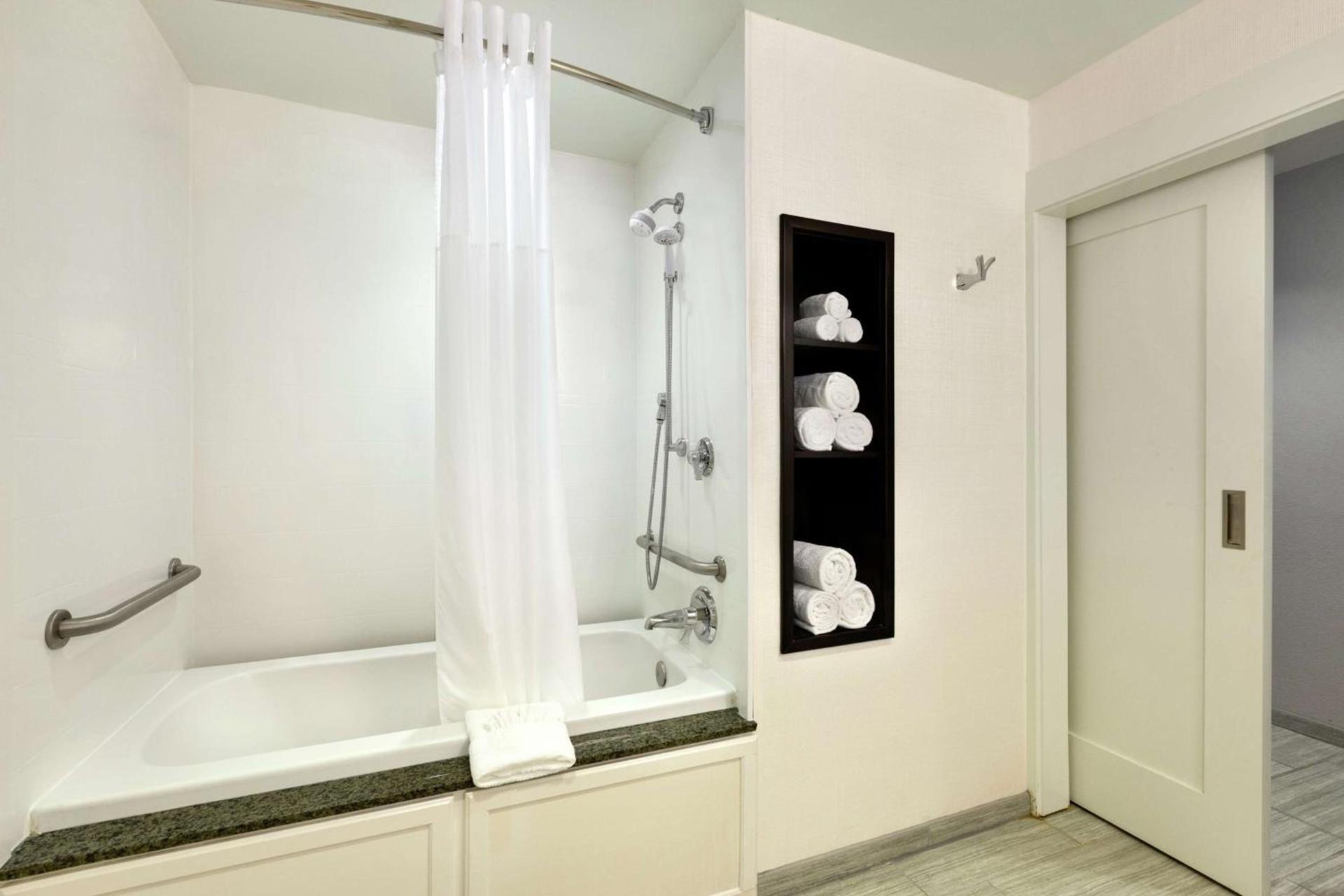 Hampton Inn & Suites Nashville-Downtown photo 13