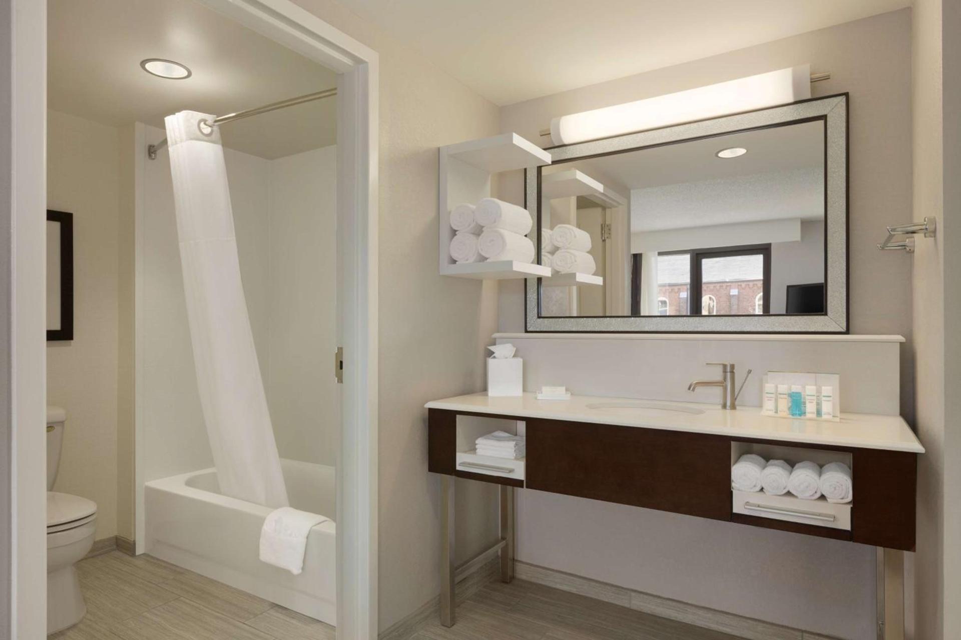 Hampton Inn & Suites Nashville-Downtown photo 32