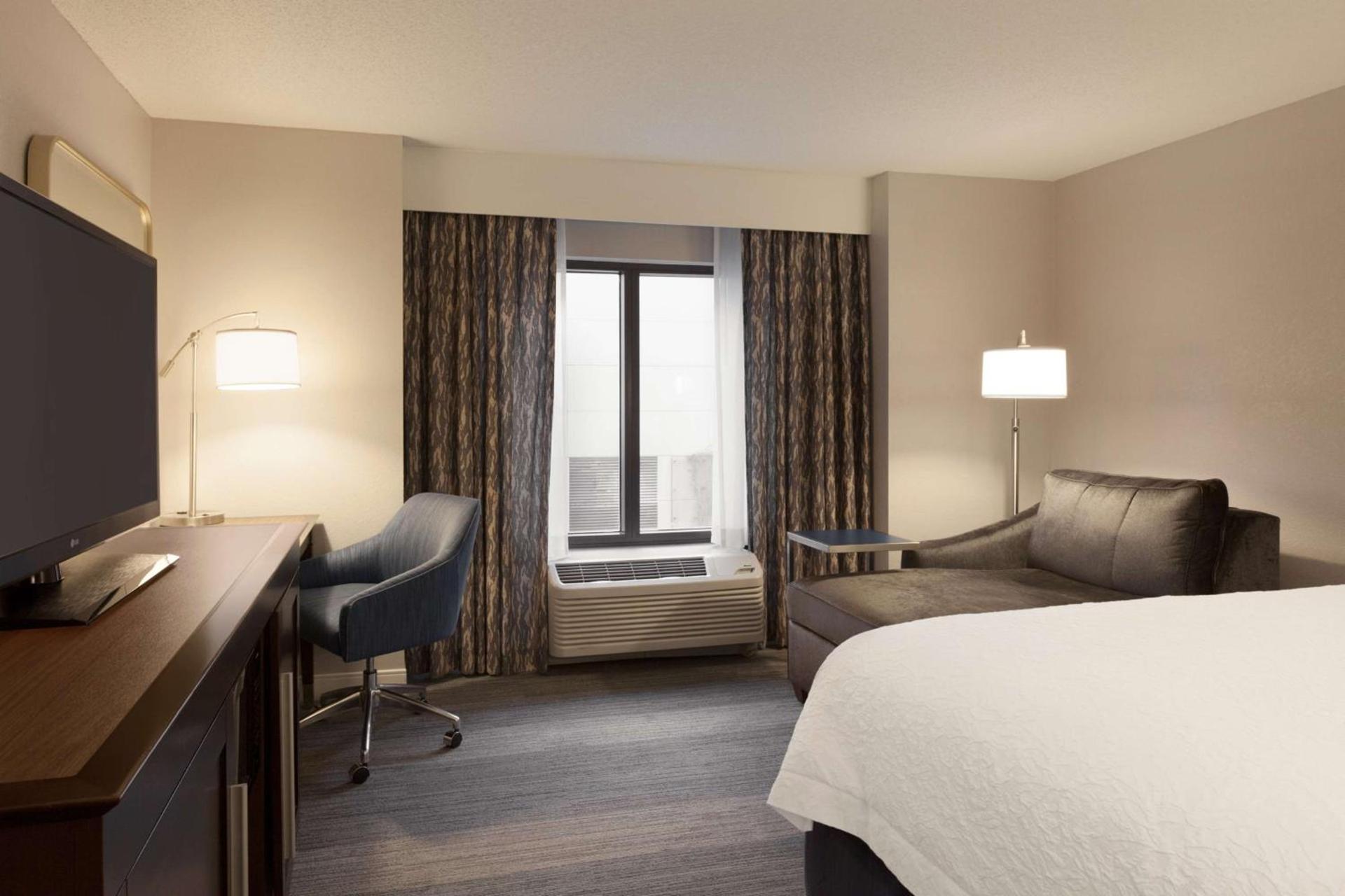 Hampton Inn & Suites Nashville-Downtown photo 39
