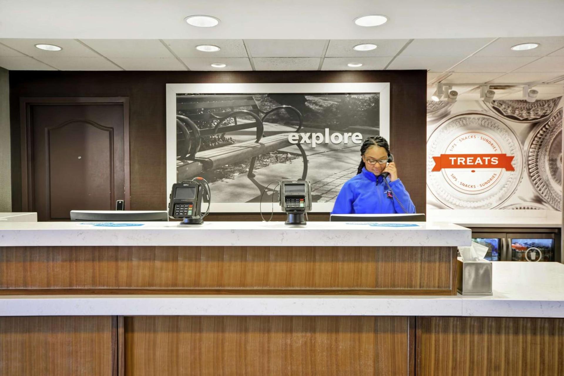 Hampton Inn & Suites Columbus-Easton Area photo 5