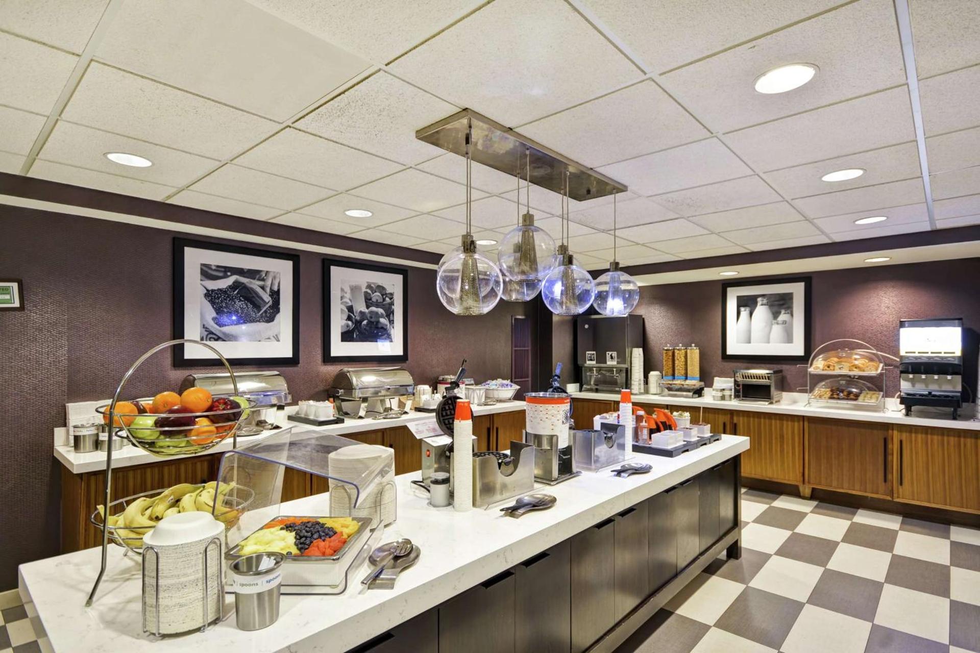Hampton Inn & Suites Columbus-Easton Area photo 11