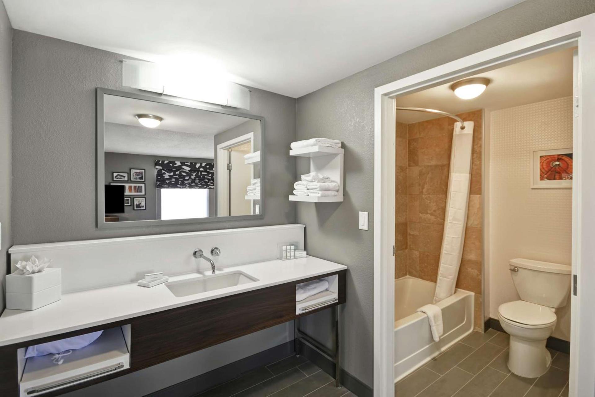 Hampton Inn & Suites Columbus-Easton Area photo 17