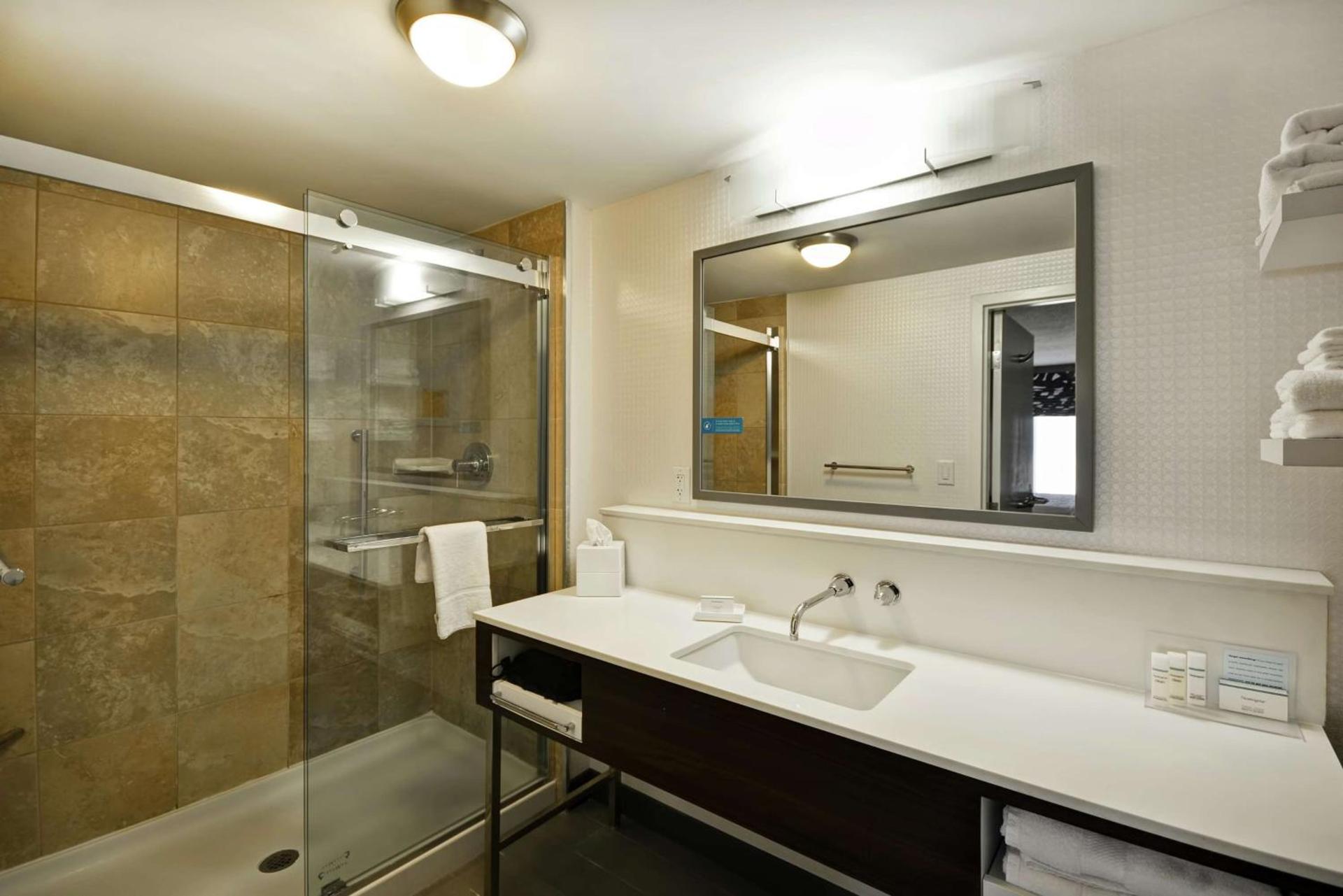 Hampton Inn & Suites Columbus-Easton Area photo 21