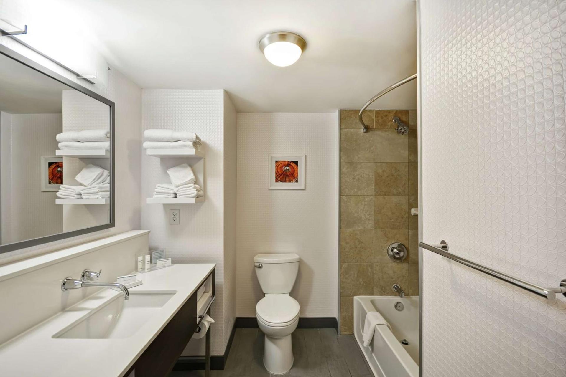 Hampton Inn & Suites Columbus-Easton Area photo 29