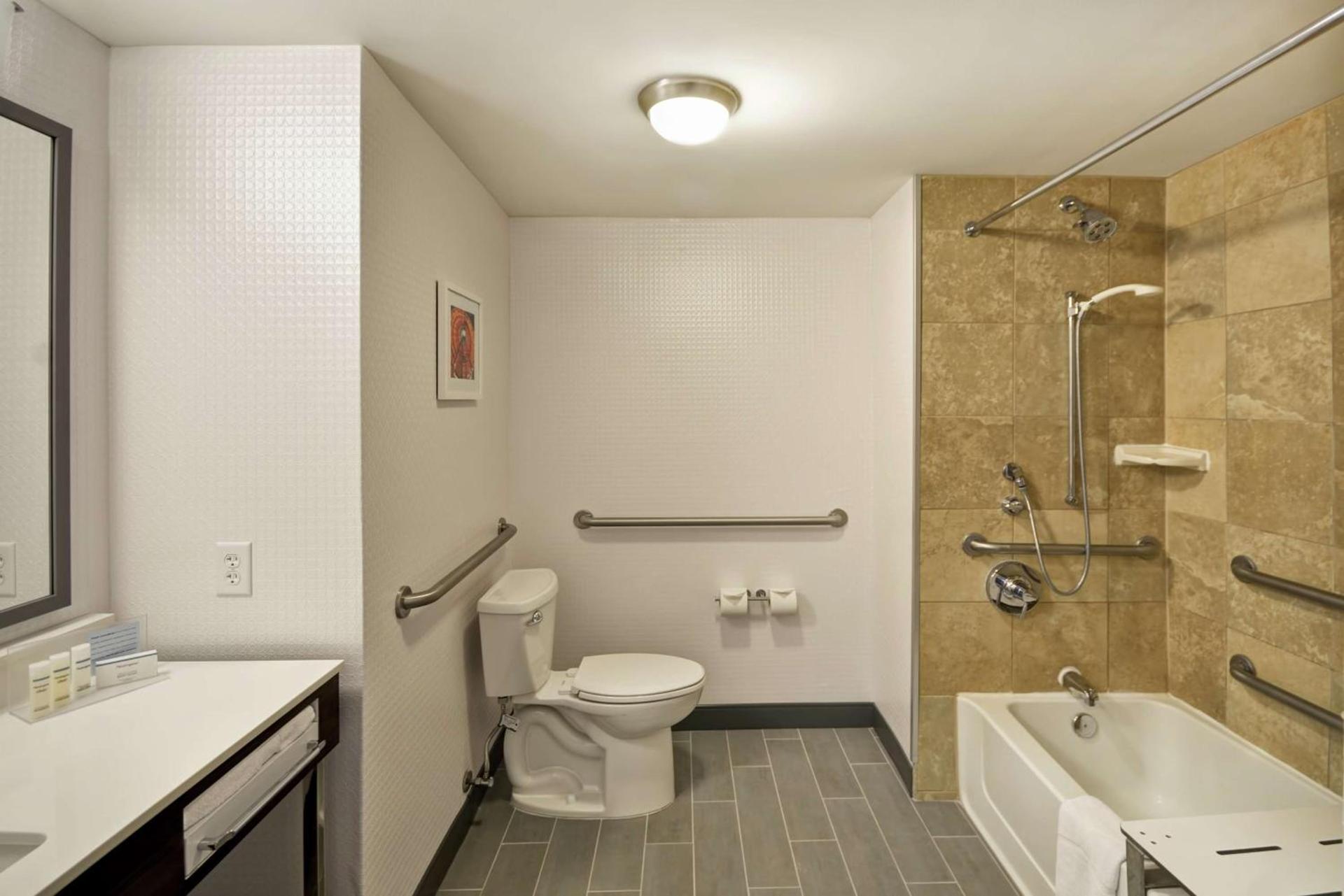 Hampton Inn & Suites Columbus-Easton Area photo 32
