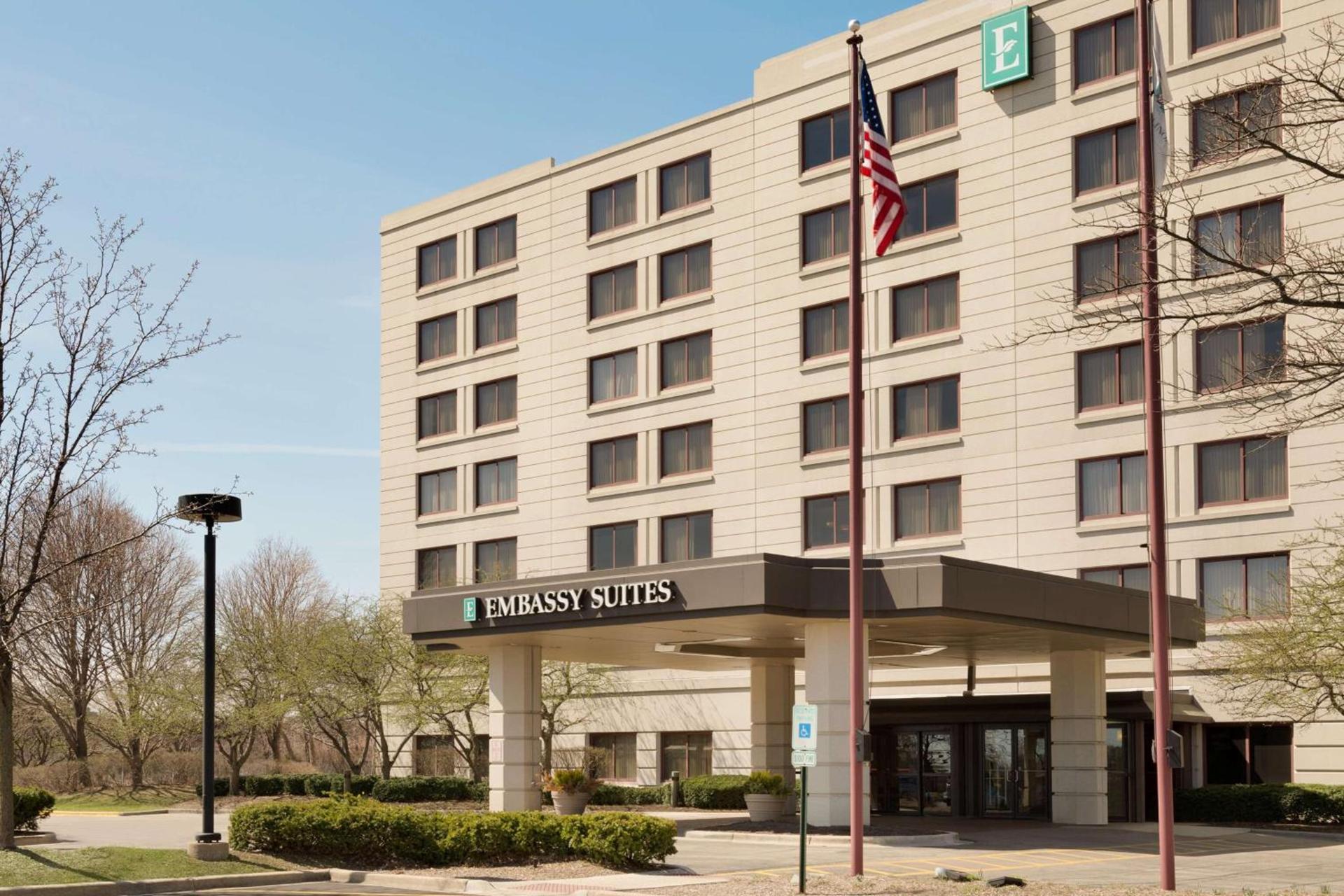 Embassy Suites by Hilton Chicago North Shore Deerfield photo 2
