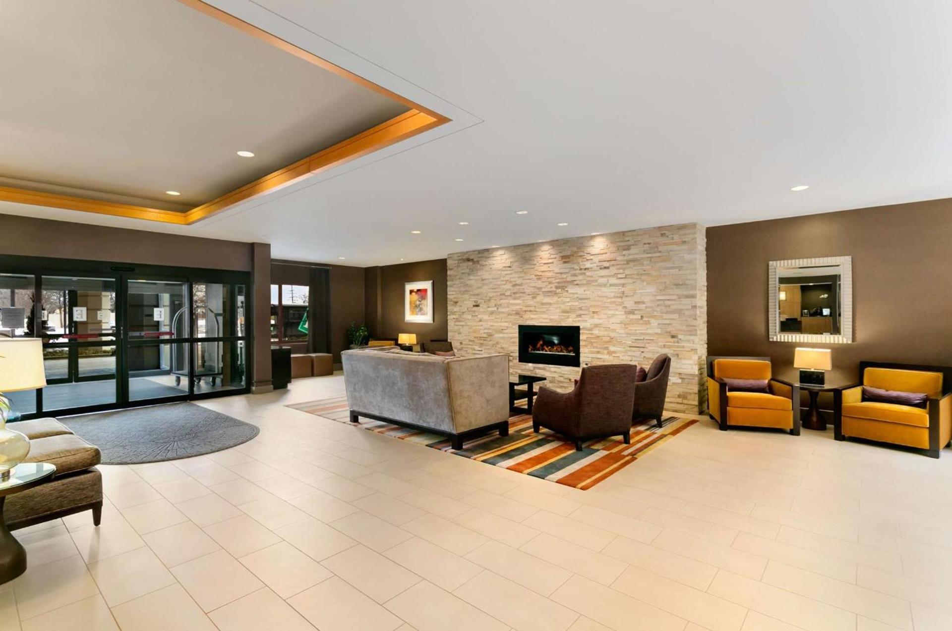 Embassy Suites by Hilton Chicago North Shore Deerfield photo 3